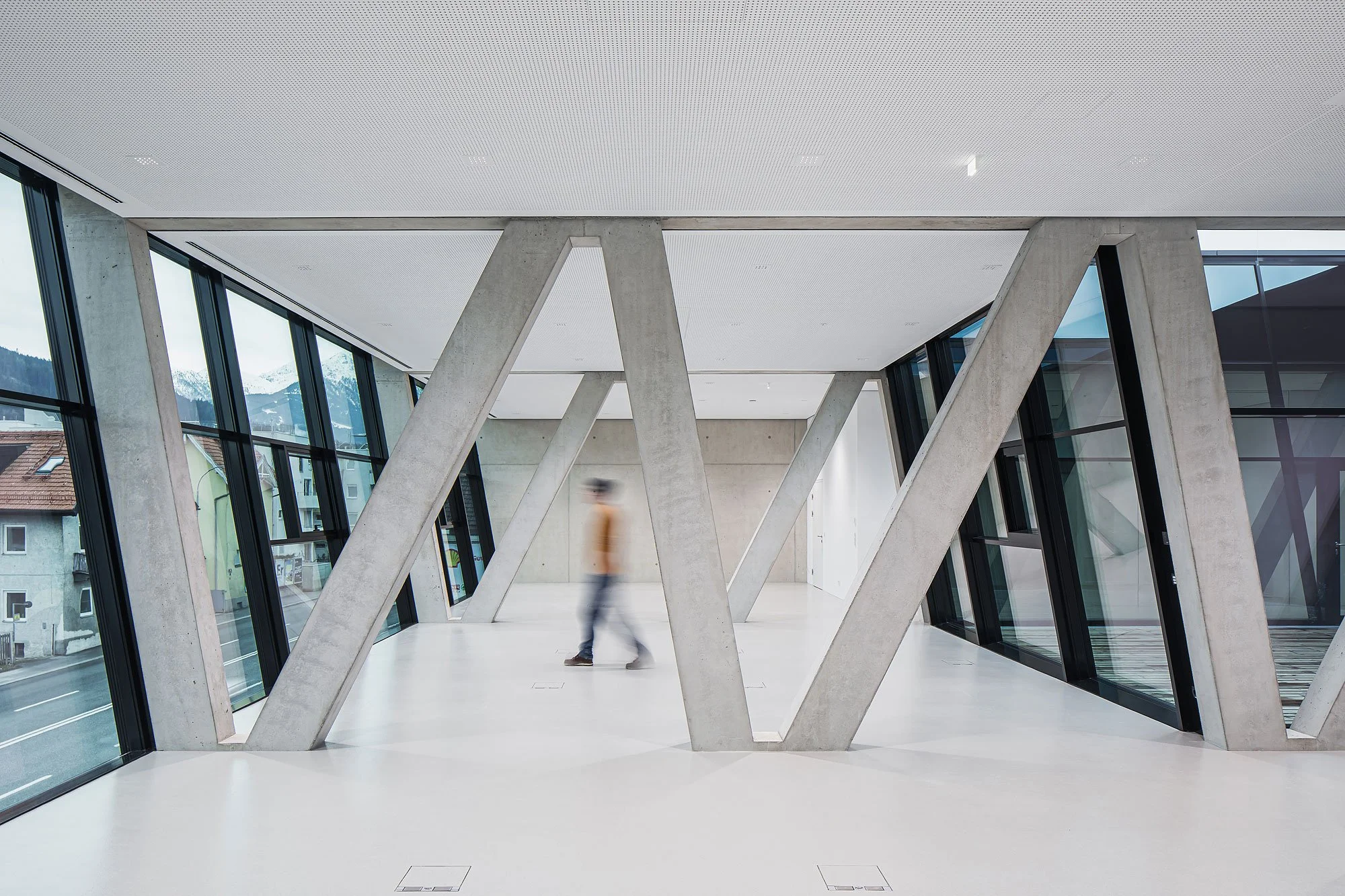Bürogebäude mit Tankstelle, Innsbruck, Obermoser + Partner Architekten, Gutmann, Christian Flatscher, Architekturfotografie, Fotografie, Architektur, Tirol