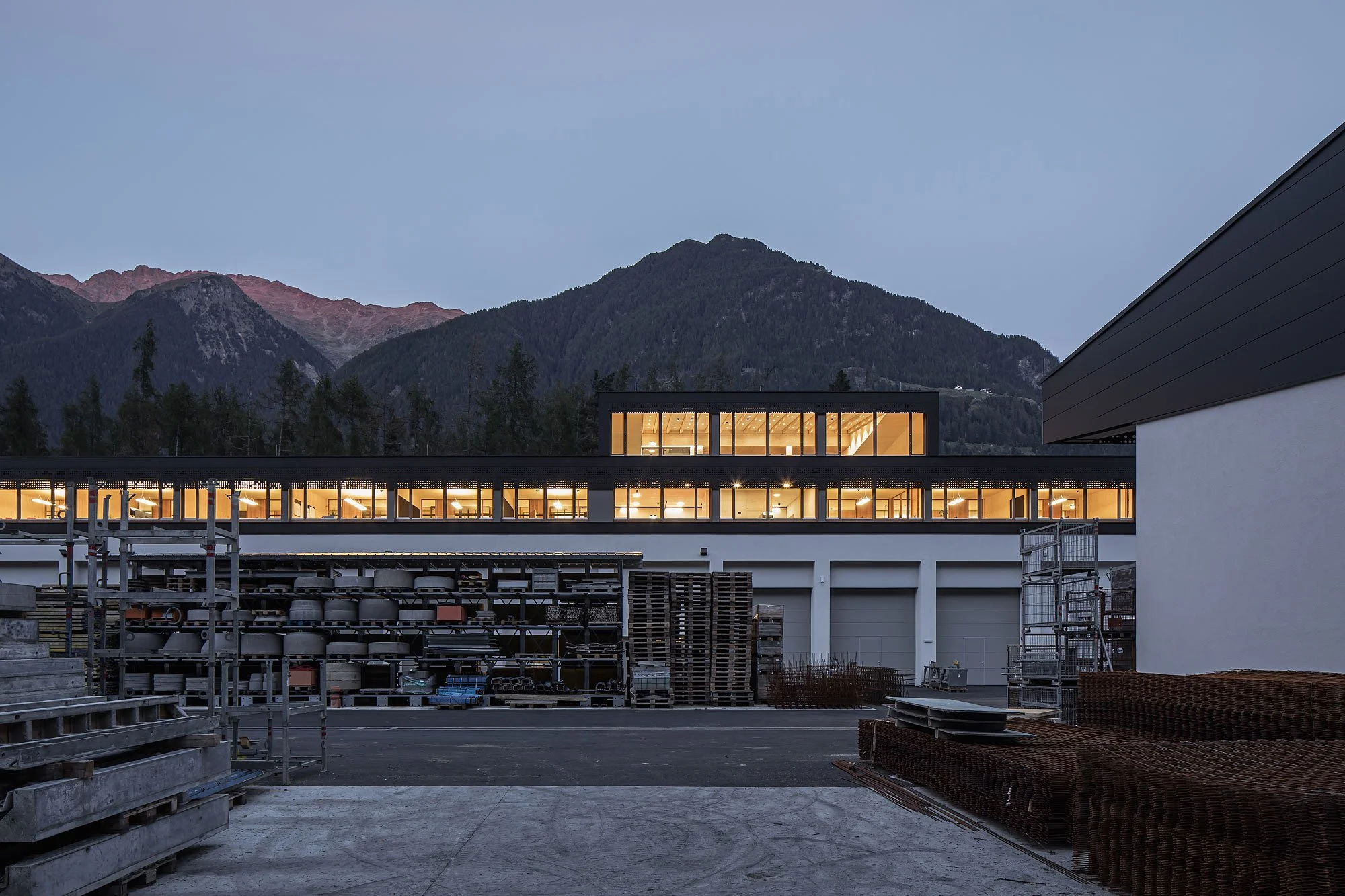 Firmenzentrale Auer Bau, Umhausen, Mario Gasser, Auer Bau, Christian Flatscher, Architekturfotografie, Fotografie, Architektur, Tirol