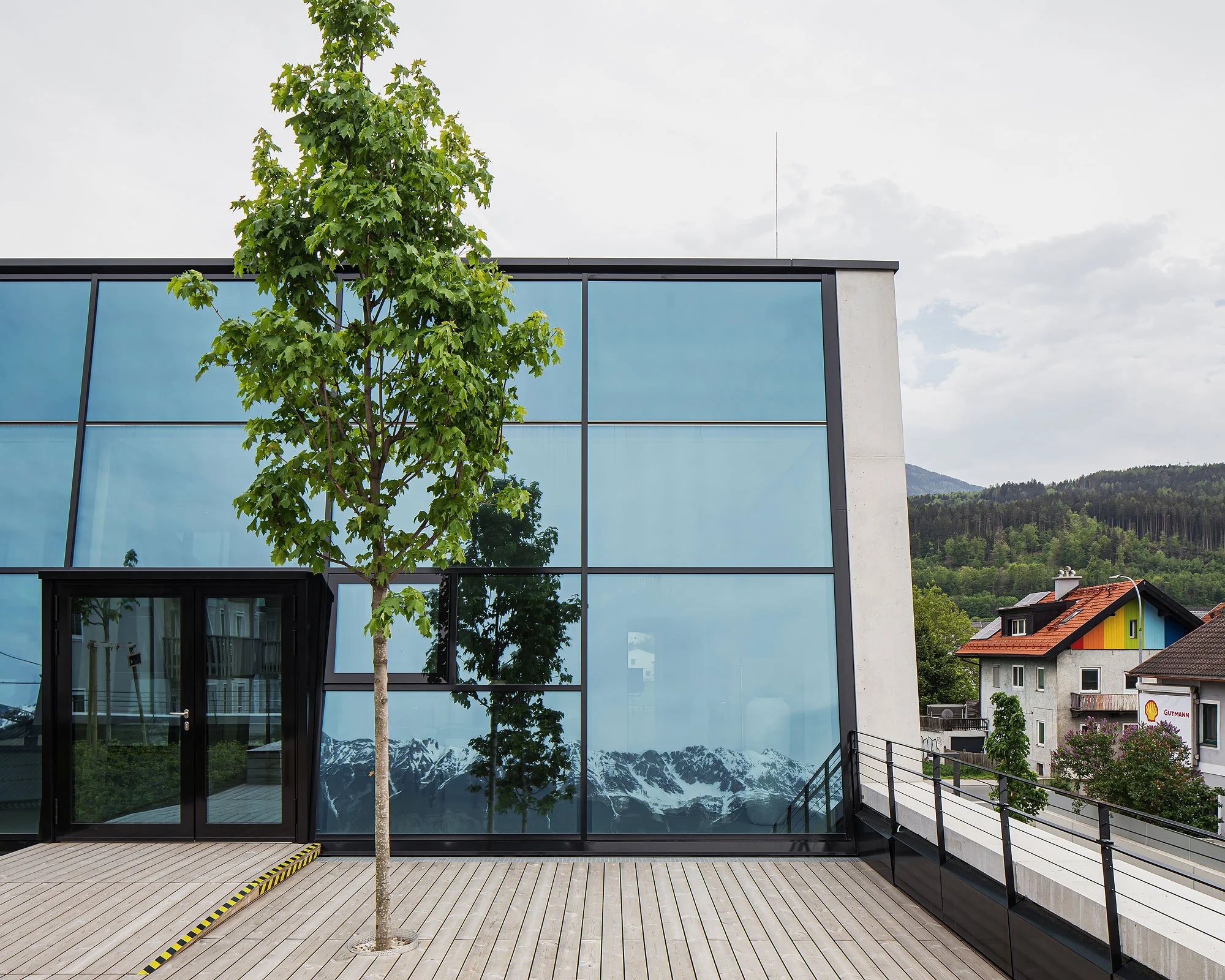 Bürogebäude mit Tankstelle, Innsbruck, Obermoser + Partner Architekten, Gutmann, Christian Flatscher, Architekturfotografie, Fotografie, Architektur, Tirol