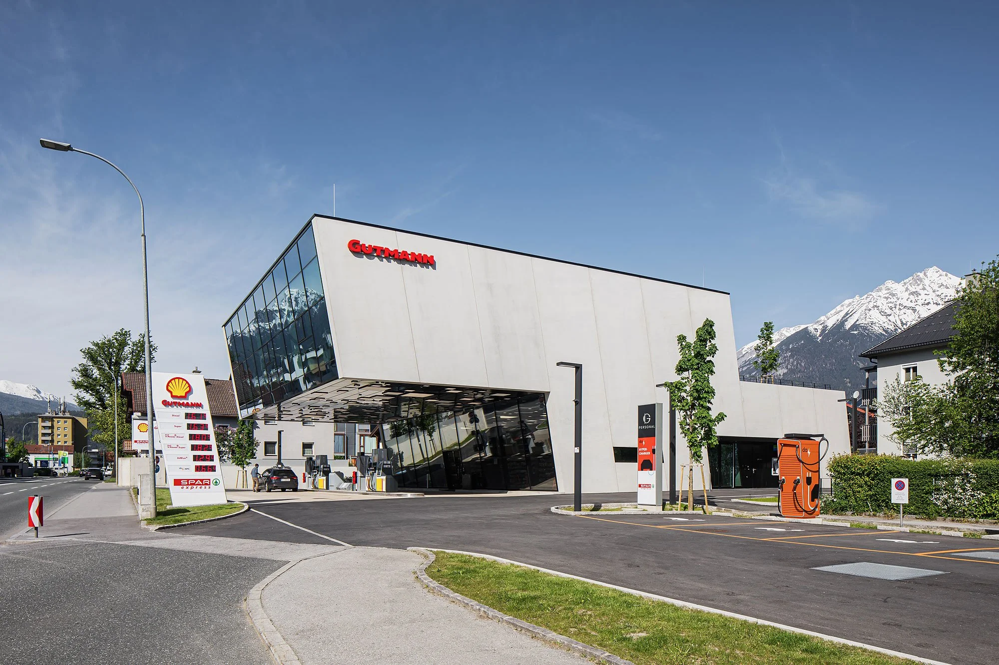 Bürogebäude mit Tankstelle, Innsbruck, Obermoser + Partner Architekten, Gutmann, Christian Flatscher, Architekturfotografie, Fotografie, Architektur, Tirol