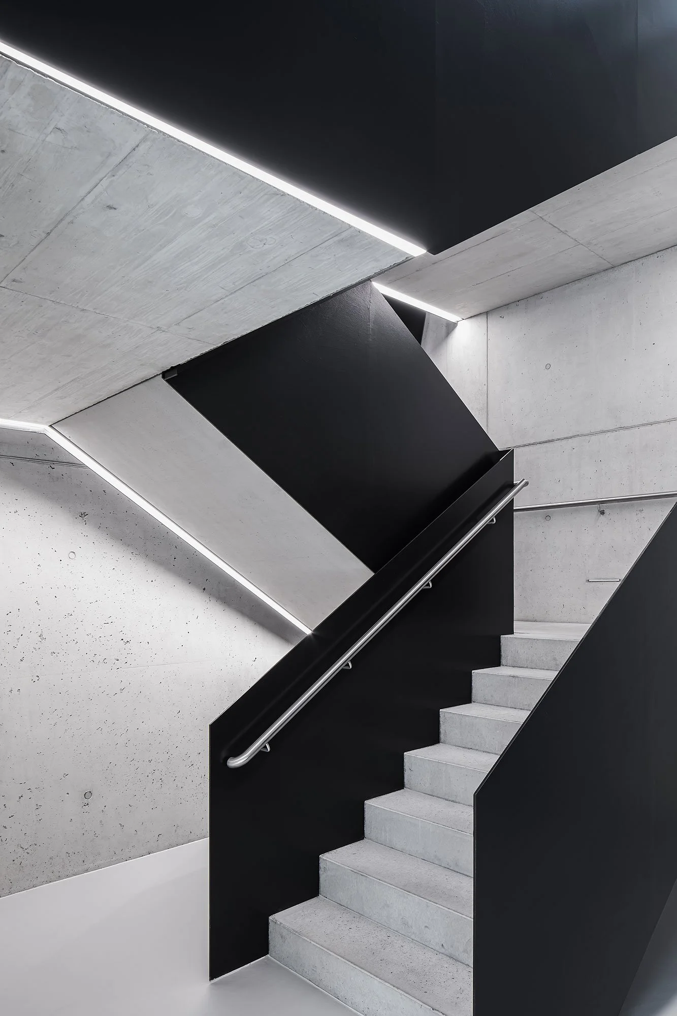 Bürogebäude mit Tankstelle, Innsbruck, Obermoser + Partner Architekten, Gutmann, Christian Flatscher, Architekturfotografie, Fotografie, Architektur, Tirol