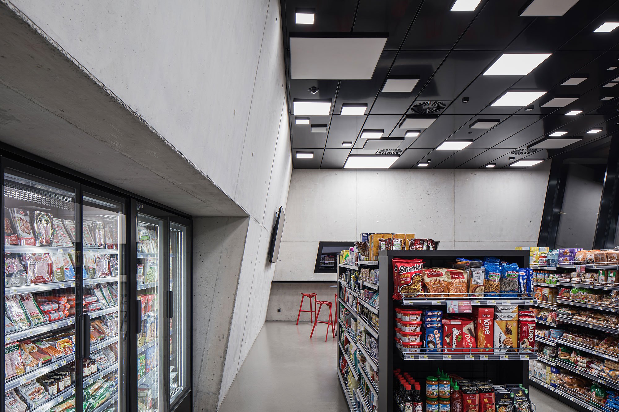 Bürogebäude mit Tankstelle, Innsbruck, Obermoser + Partner Architekten, Gutmann, Christian Flatscher, Architekturfotografie, Fotografie, Architektur, Tirol