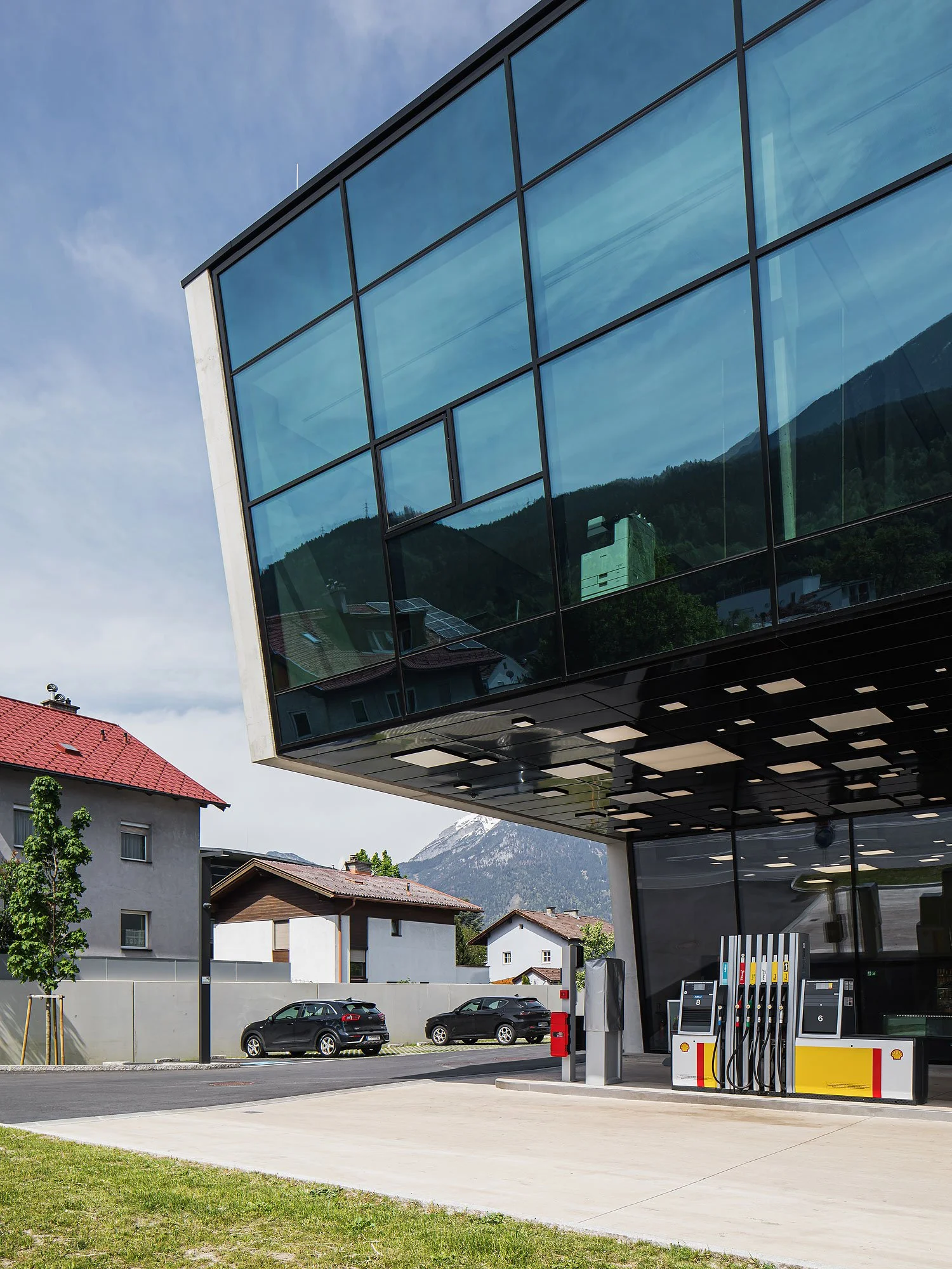 Bürogebäude mit Tankstelle, Innsbruck, Obermoser + Partner Architekten, Gutmann, Christian Flatscher, Architekturfotografie, Fotografie, Architektur, Tirol