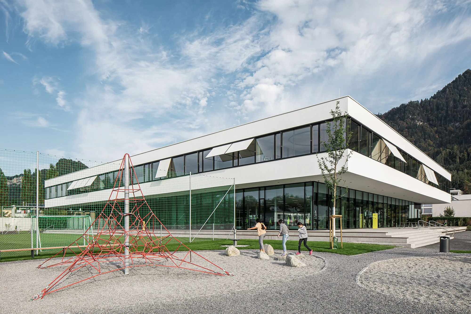 Volksschule Schwefel, Hohenems, Tabernig Zierl Architekten, Martin Tabernig, Alois Zierl, Christian Flatscher, Architekturfotografie, Fotografie, Architektur, Vorarlberg