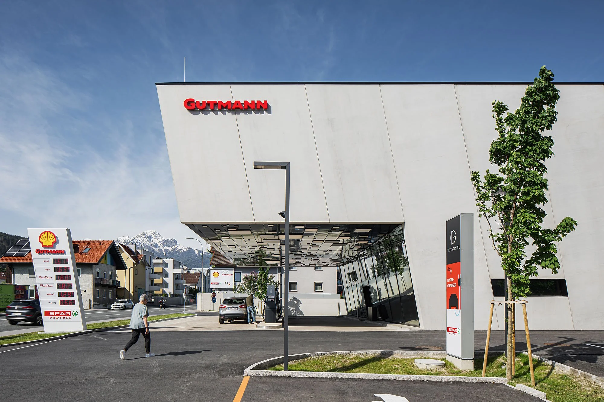Bürogebäude mit Tankstelle, Innsbruck, Obermoser + Partner Architekten, Gutmann, Christian Flatscher, Architekturfotografie, Fotografie, Architektur, Tirol