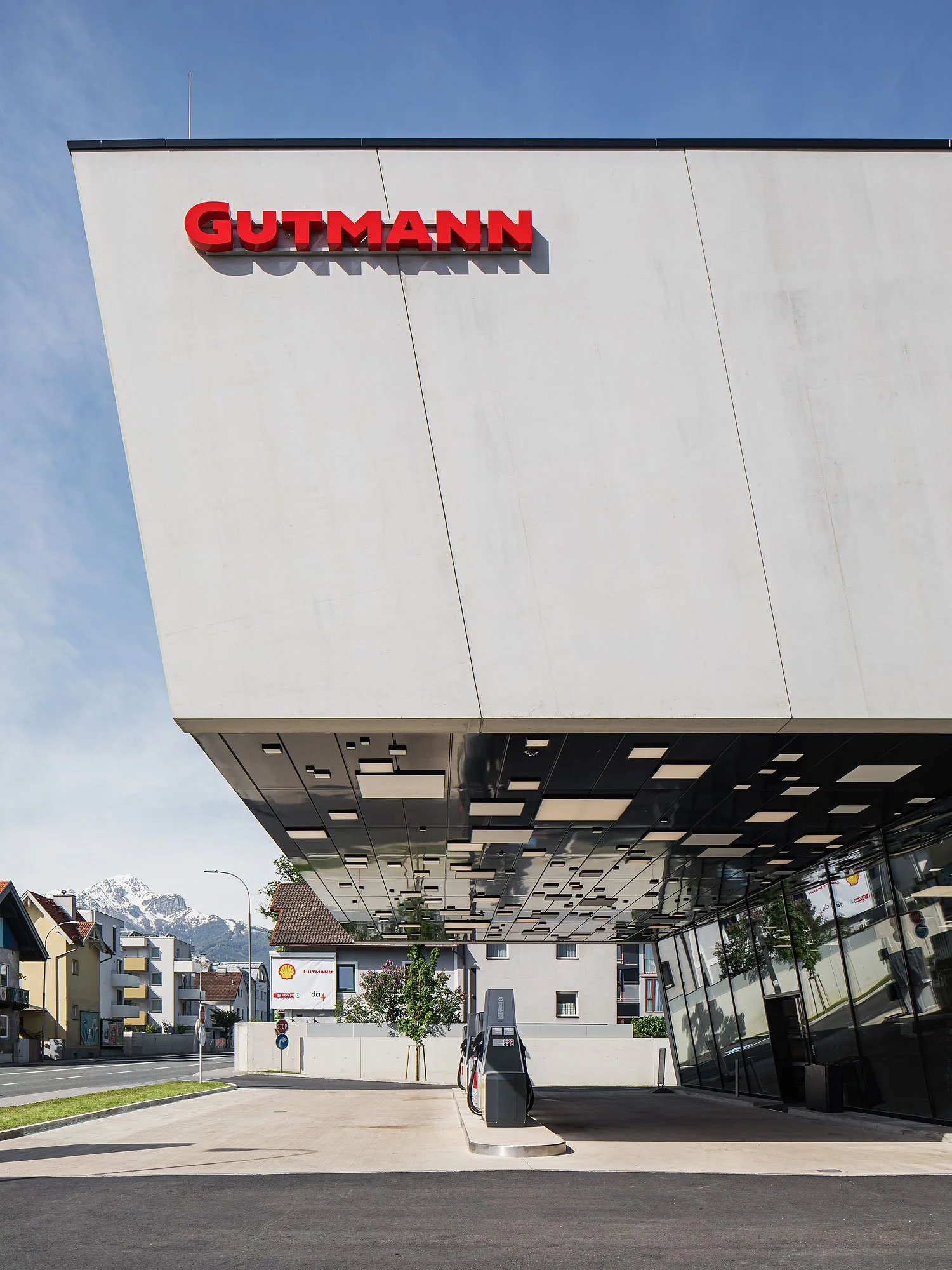 Bürogebäude mit Tankstelle, Innsbruck, Obermoser + Partner Architekten, Gutmann, Christian Flatscher, Architekturfotografie, Fotografie, Architektur, Tirol