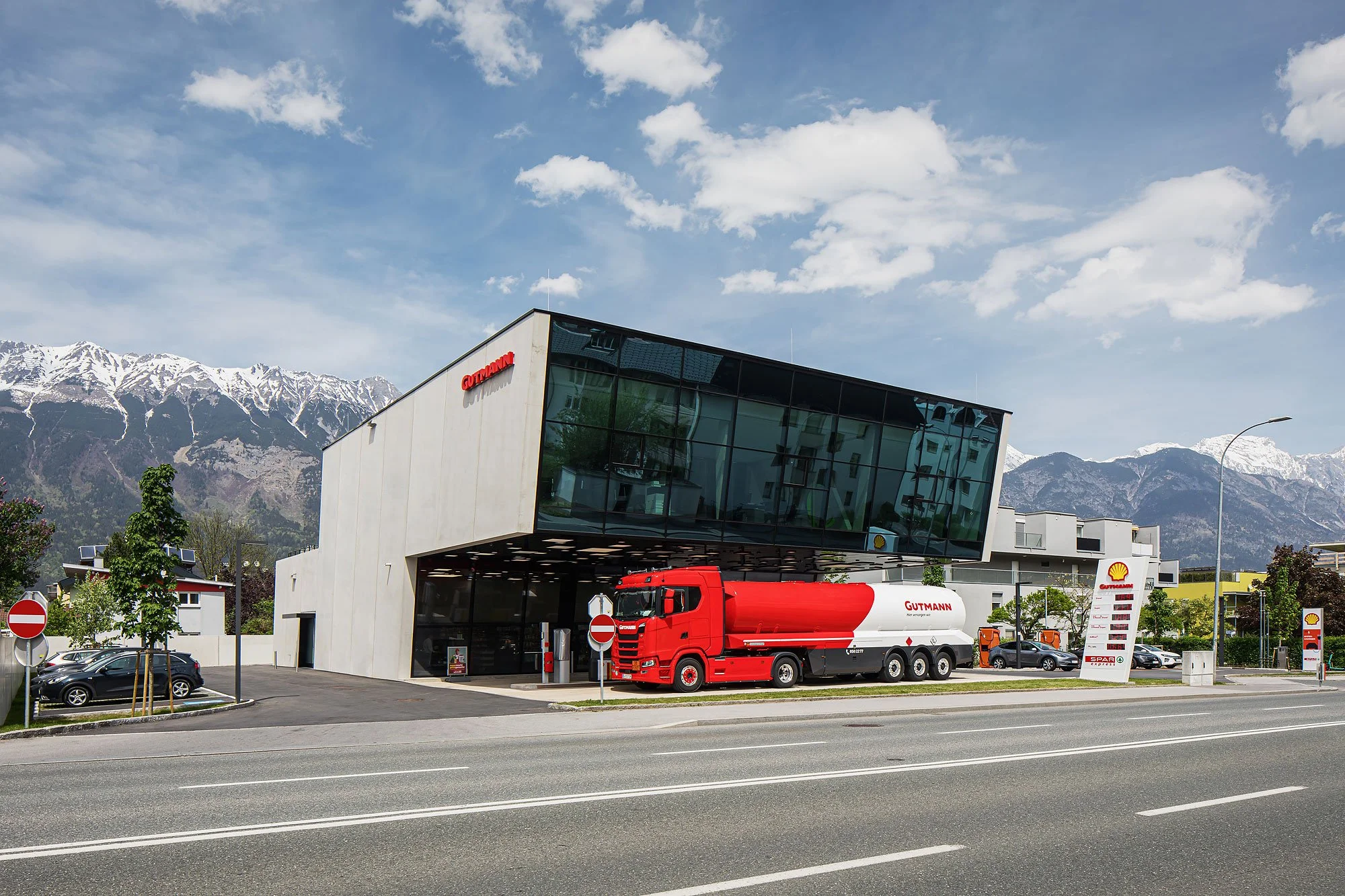Bürogebäude mit Tankstelle, Innsbruck, Obermoser + Partner Architekten, Gutmann, Christian Flatscher, Architekturfotografie, Fotografie, Architektur, Tirol