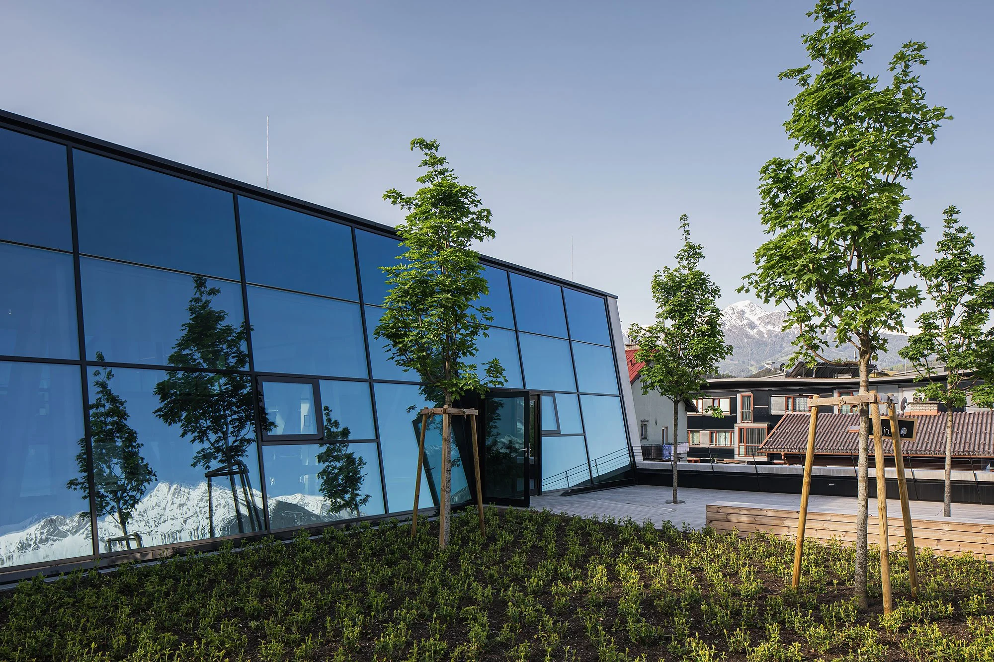 Bürogebäude mit Tankstelle, Innsbruck, Obermoser + Partner Architekten, Gutmann, Christian Flatscher, Architekturfotografie, Fotografie, Architektur, Tirol