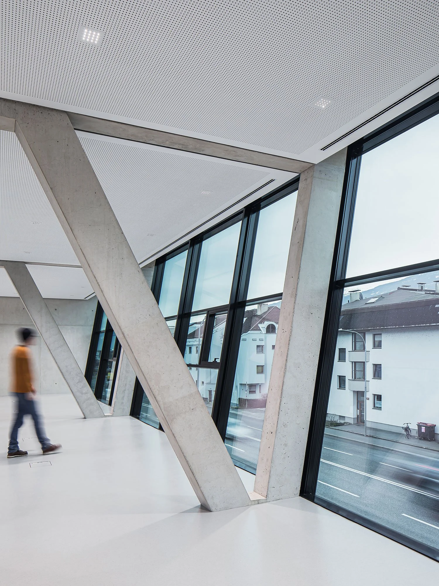 Bürogebäude mit Tankstelle, Innsbruck, Obermoser + Partner Architekten, Gutmann, Christian Flatscher, Architekturfotografie, Fotografie, Architektur, Tirol