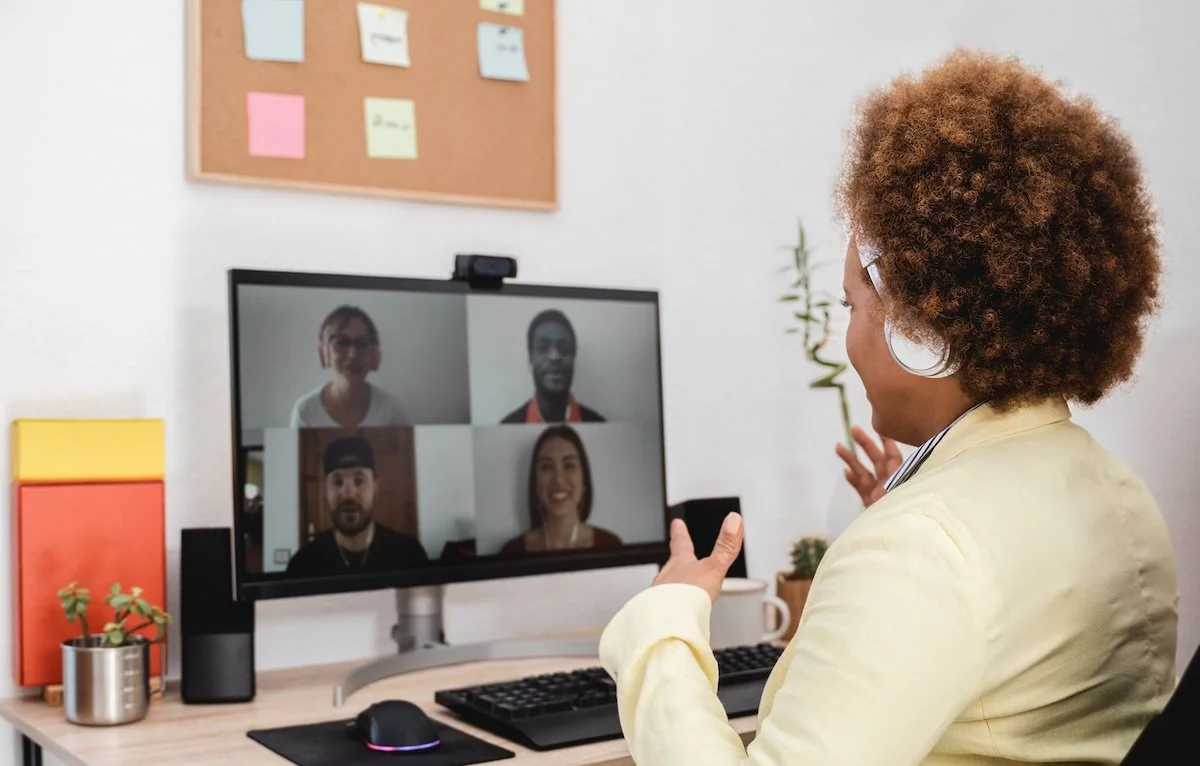 woman online training at home
