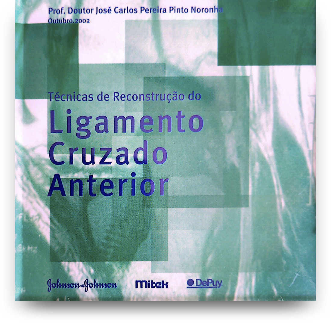 Capa de um livro intitulado "Técnicas de Reconstrução do Ligamento Cruzado Anterior" de Prof. Doutor José Carlos Pereira Pinto Noronha, lançado em outubro de 2002, com logotipos das empresas Johnson & Johnson, Mitek e DePuy na parte inferior.