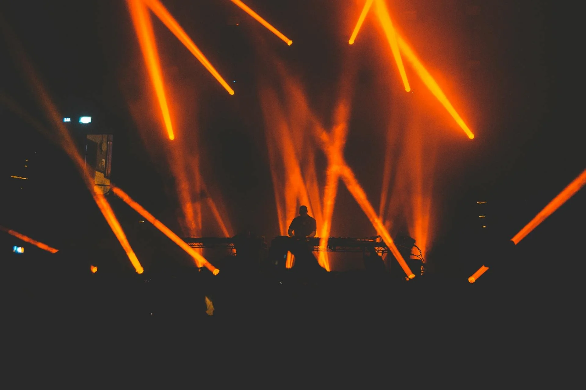 DJ-liveset_konsert_ljusshow_scen