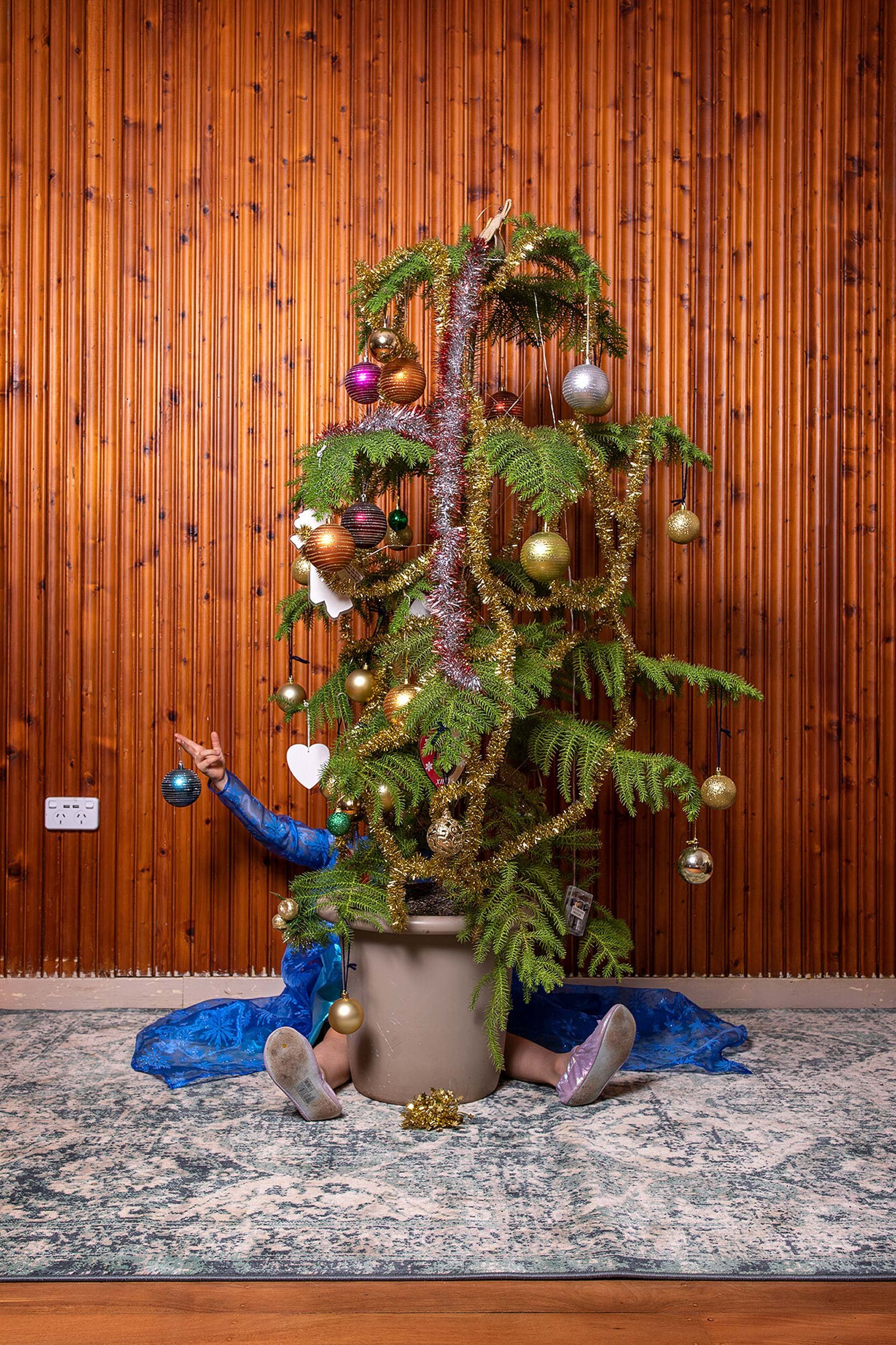 Hiding_Spot_NanaPa_Xmas_Tree.jpg