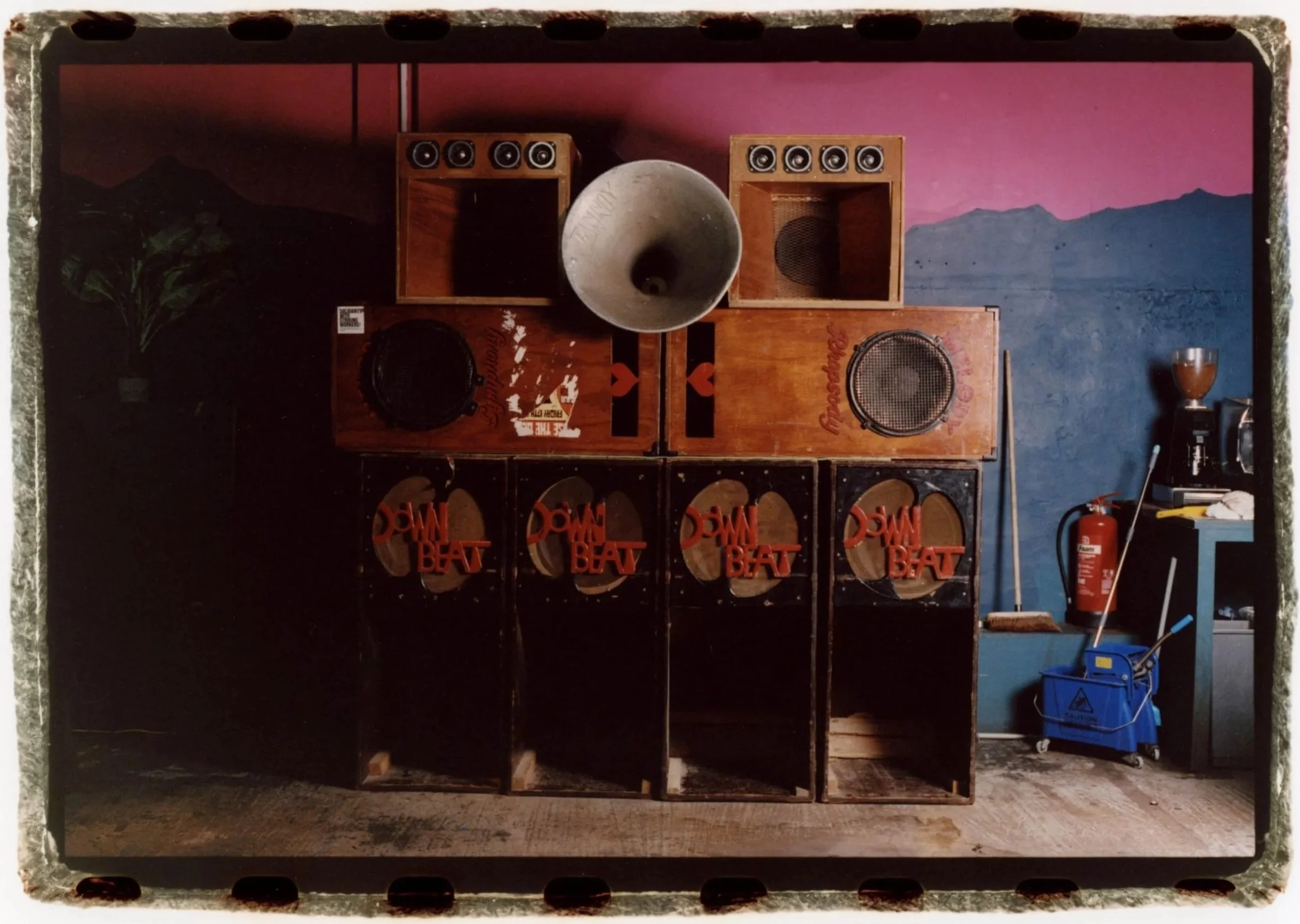 'soundcheck', Tobias Cleghorn

@tobiascleghorn