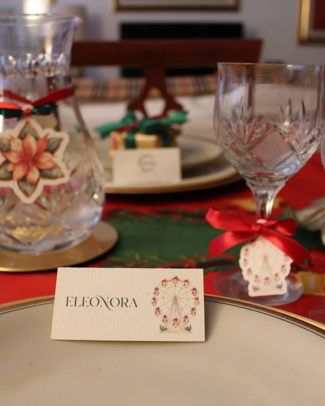 Segnaposto personalizzati per tavola di Natale, coordinati con l’allestimento.