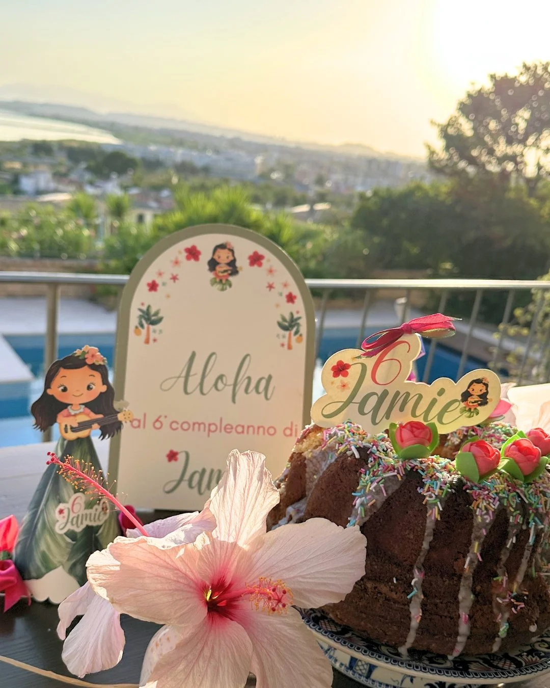 decorazioni torta tema Hawaii tropicale