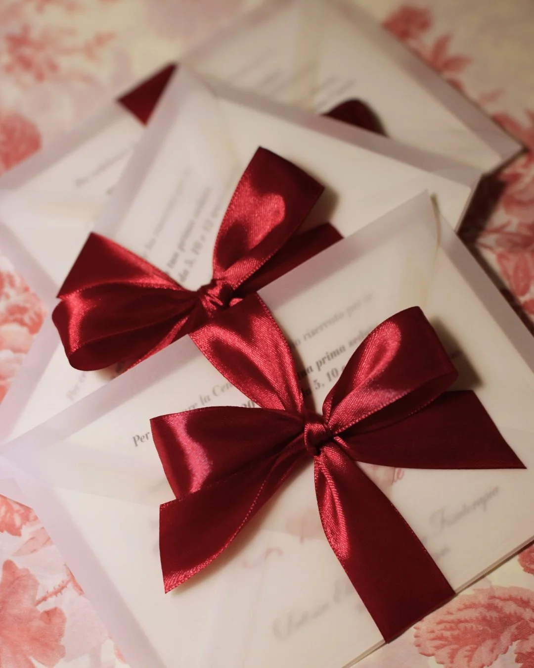 Partecipazioni busta traslucida e nastro raso rosso