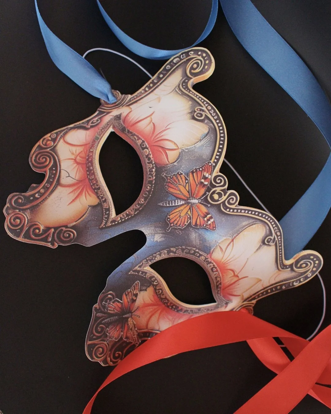 Maschere decorative per photo booth realizzate in carta.