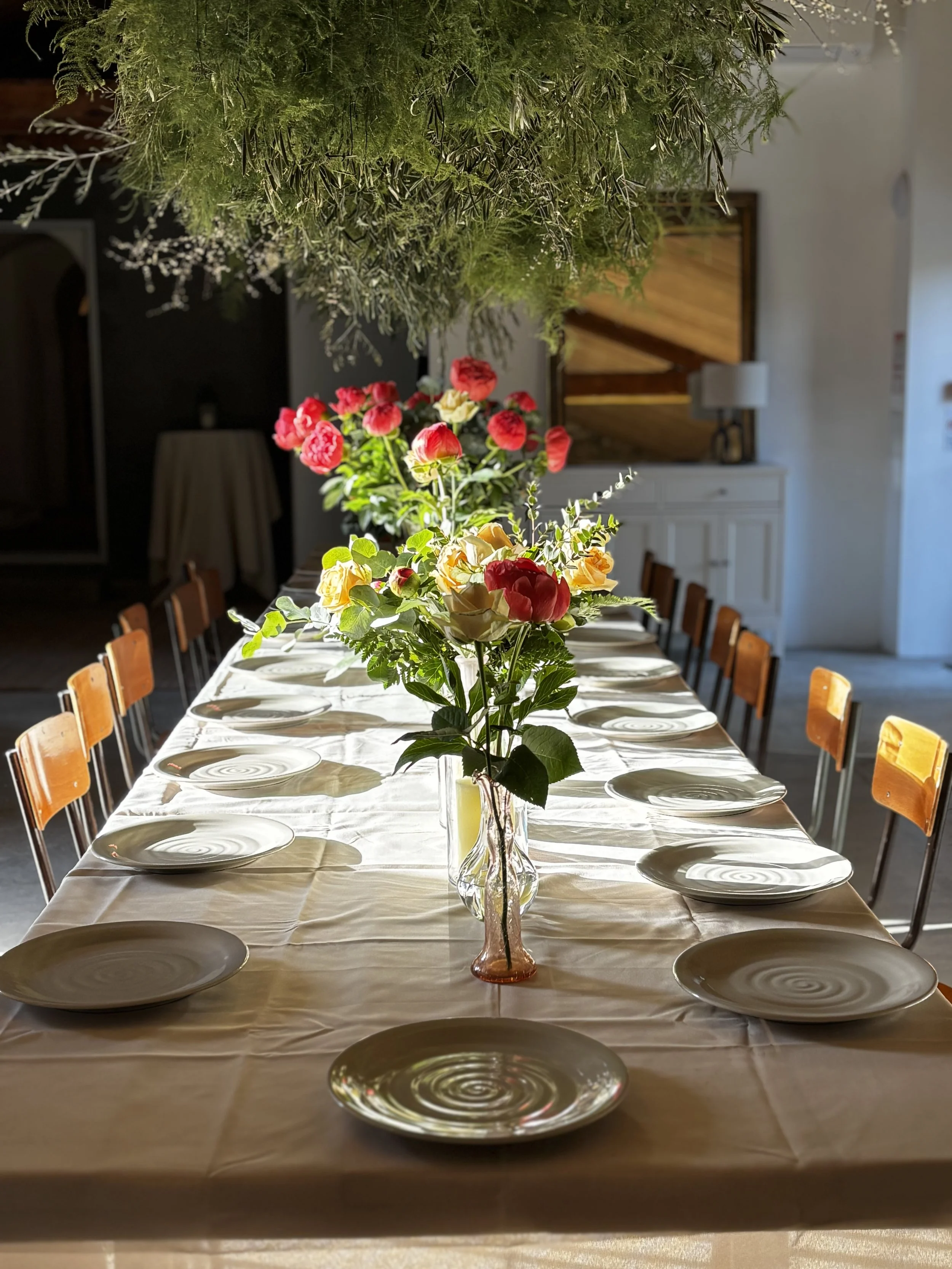Table décorée pour un événement gastronomique.