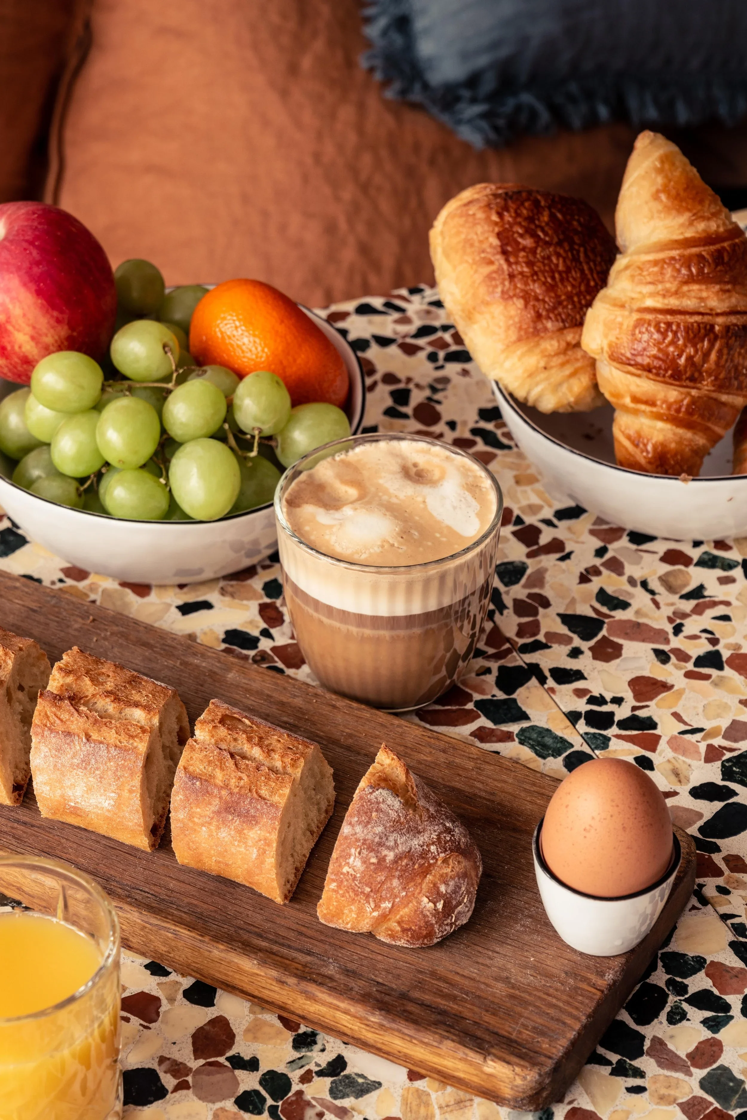 Snacks and coffee are available 24 hours a day at the Maison Traversière