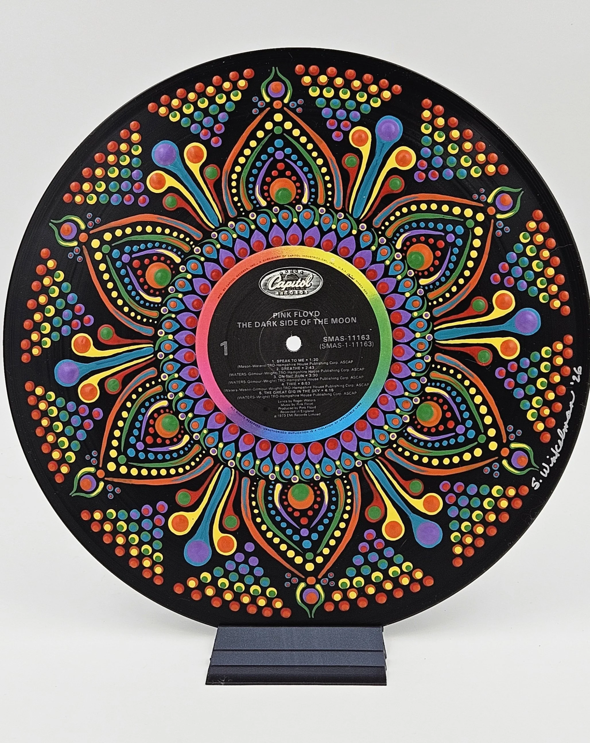 Pink Floyd – The Dark Side of the Moon | Hand-Painted Vinyl Record Wall Art