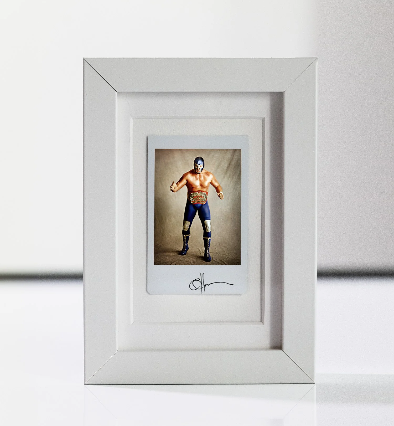 white frame straight on copy master dont fuck up copy.jpg