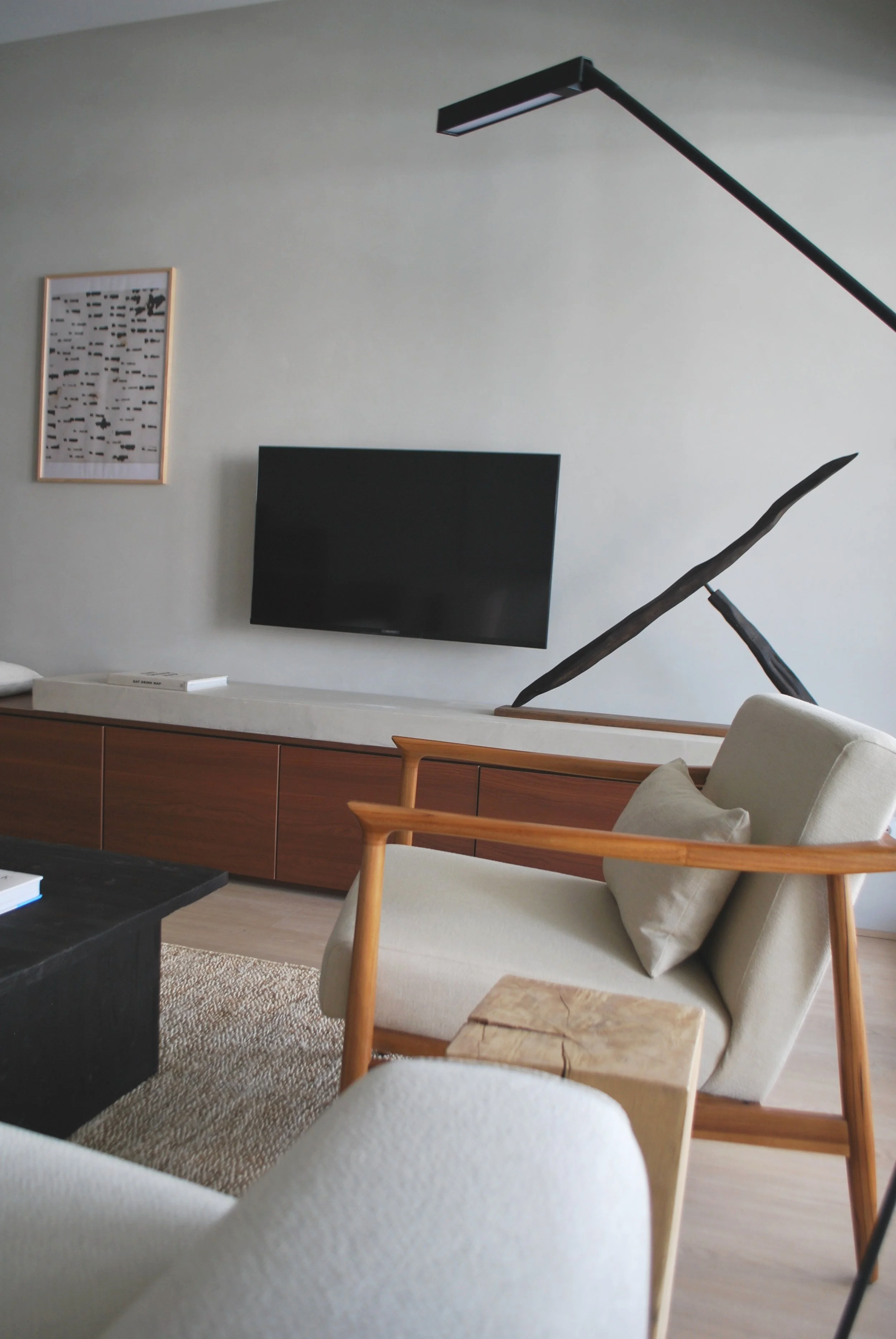 Współczesne wnętrze inspirowane estetyką japandi i quiet luxury