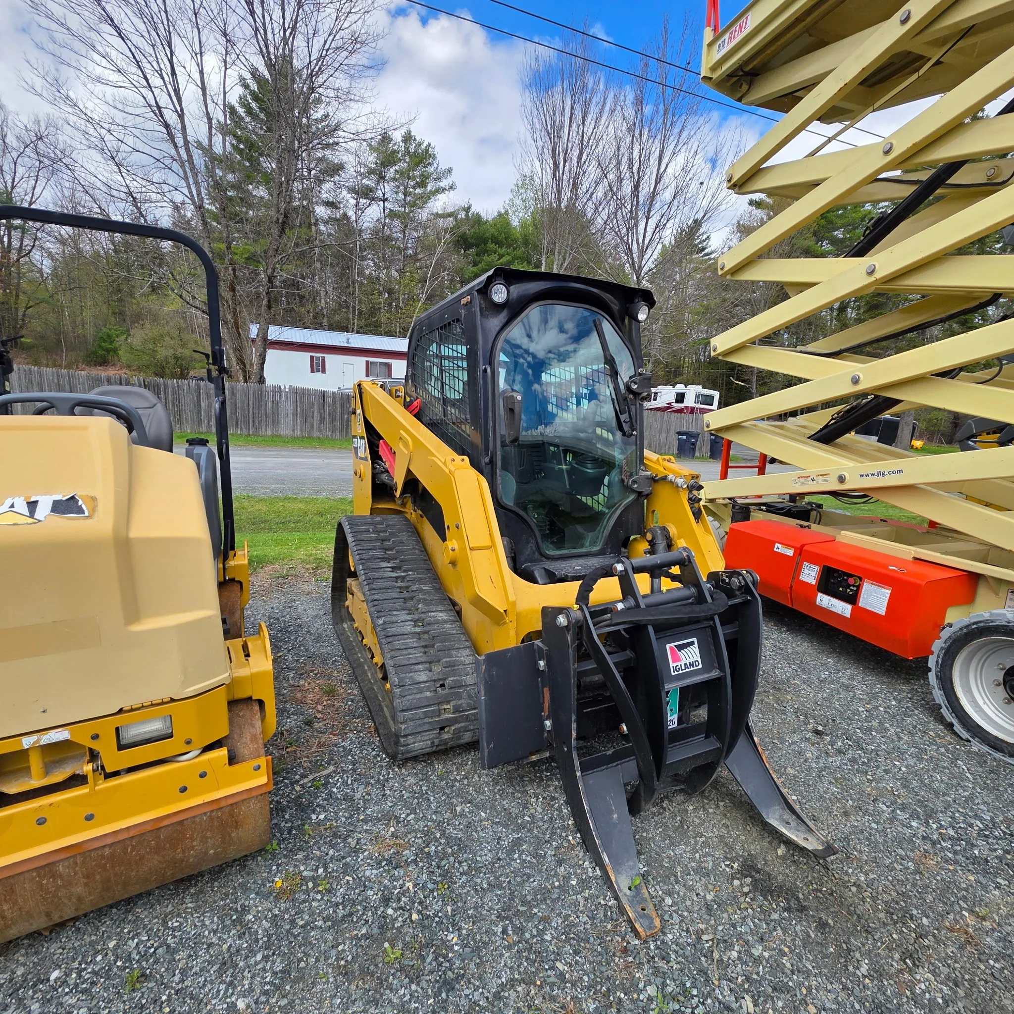 CAT 239D COMPACT TRACK LOADER