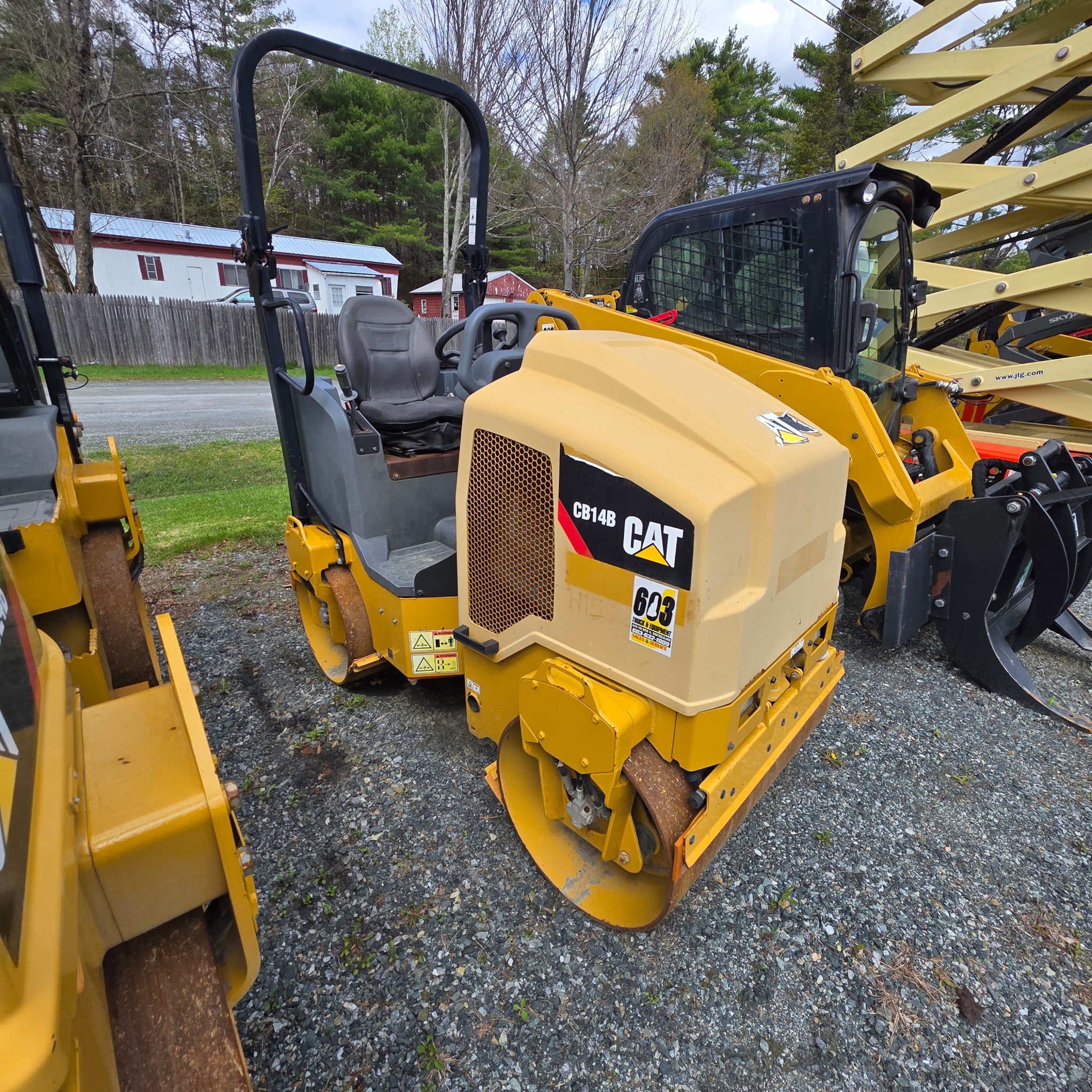 CAT CB14B TANDEM VIBRATORY ROLLER