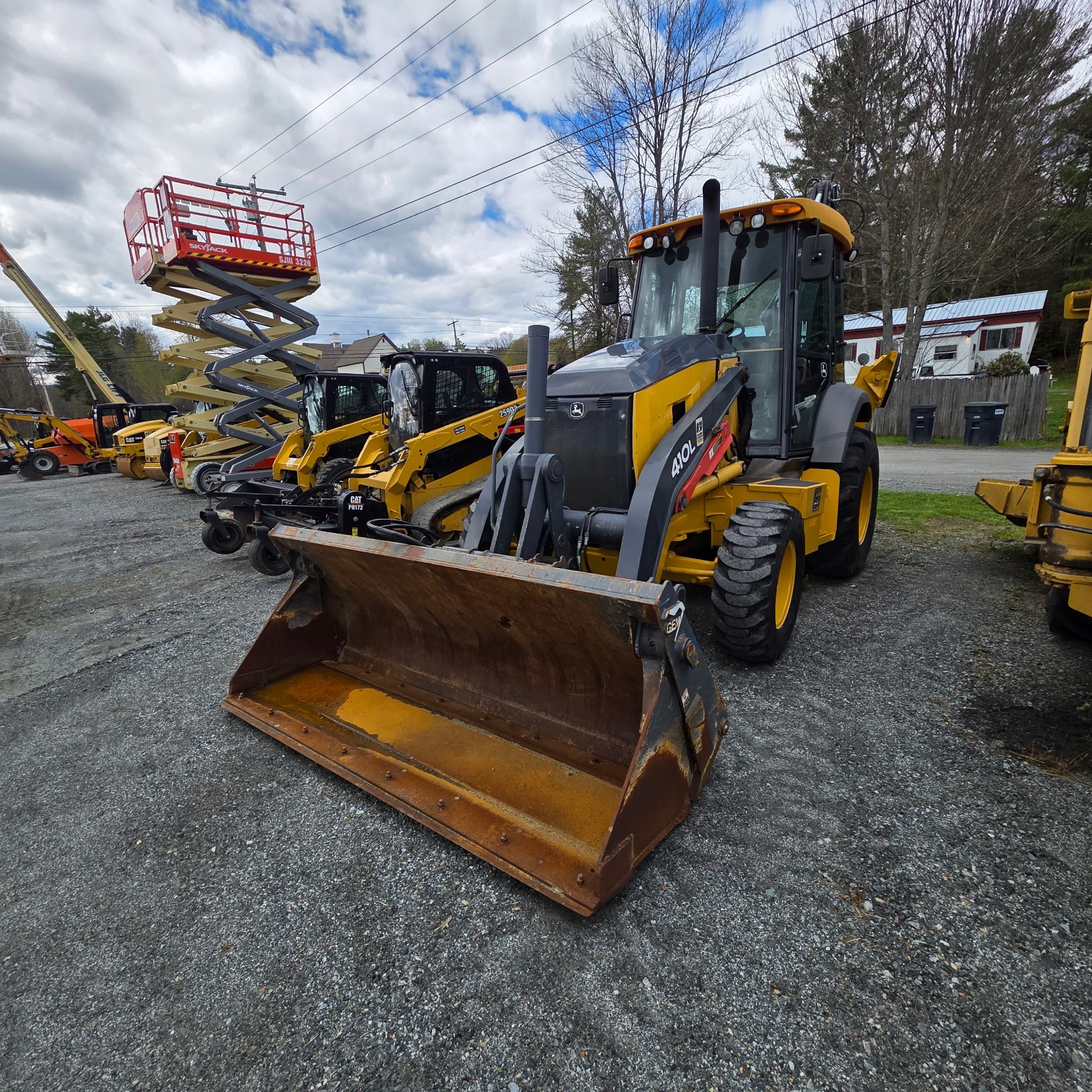 JOHN DEERE 410L BACKHOE LOADER