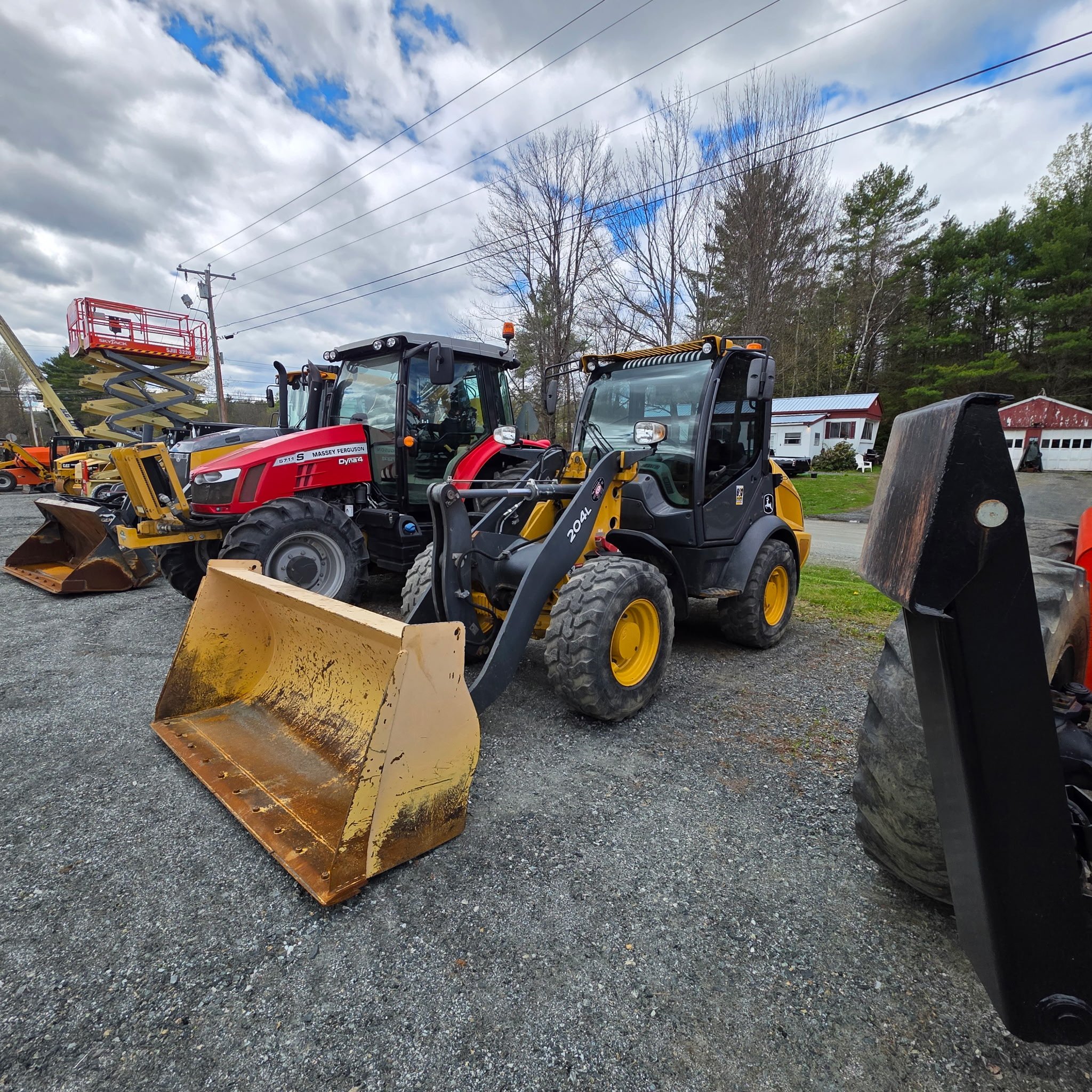 JOHN DEERE 204L COMPACT WHEEL LOADER