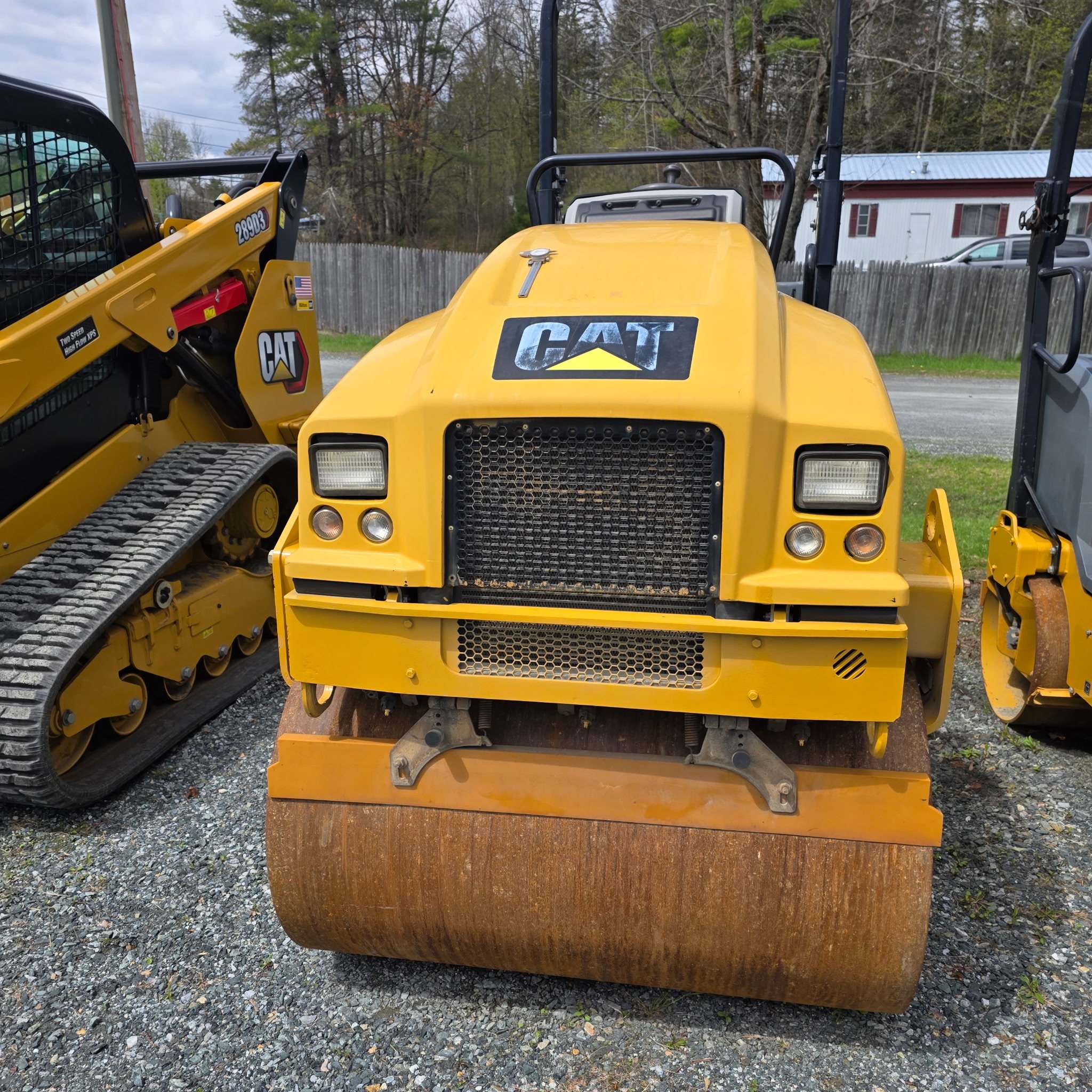 CAT CB24B TANDEM VIBRATORY ROLLER