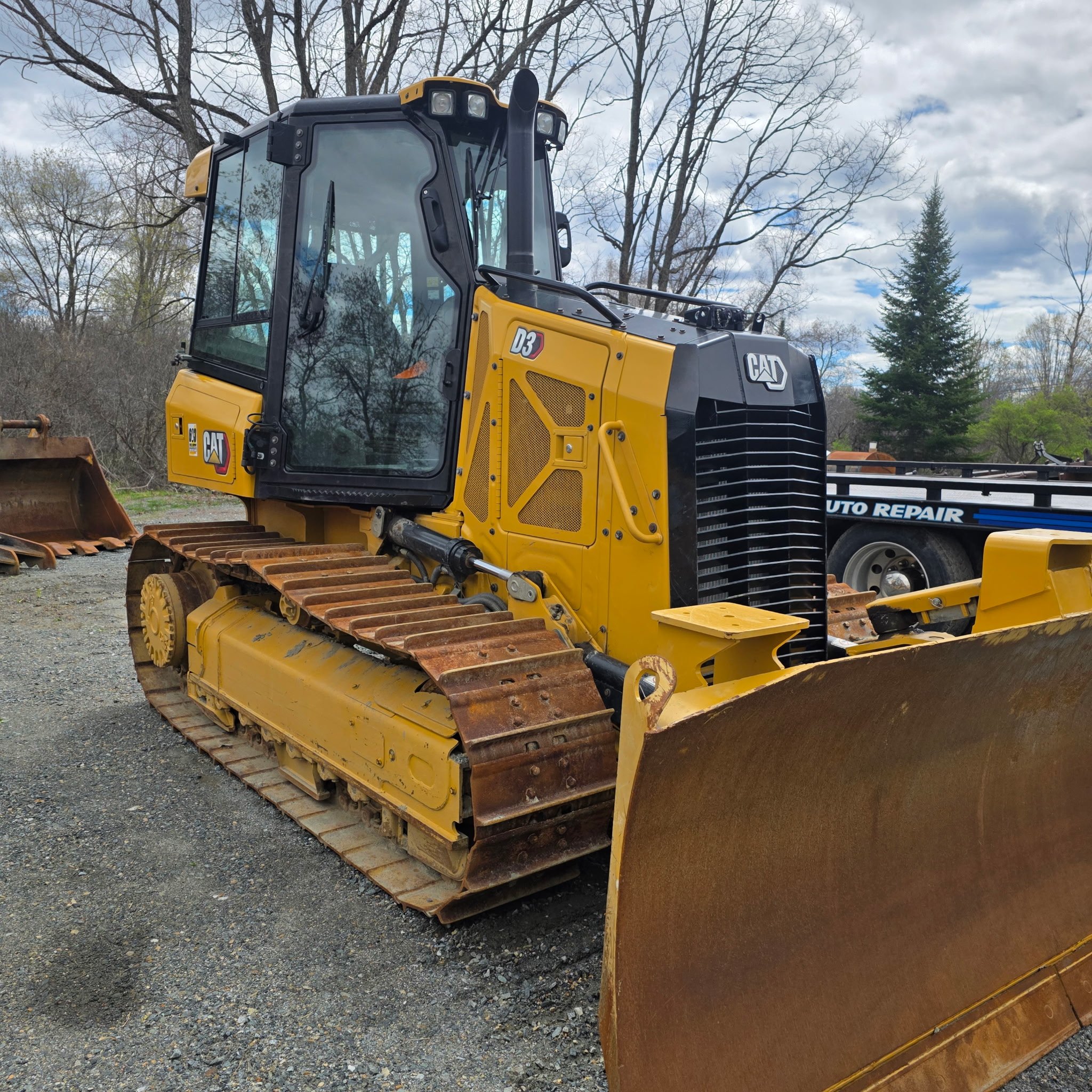 CAT D3 DOZER