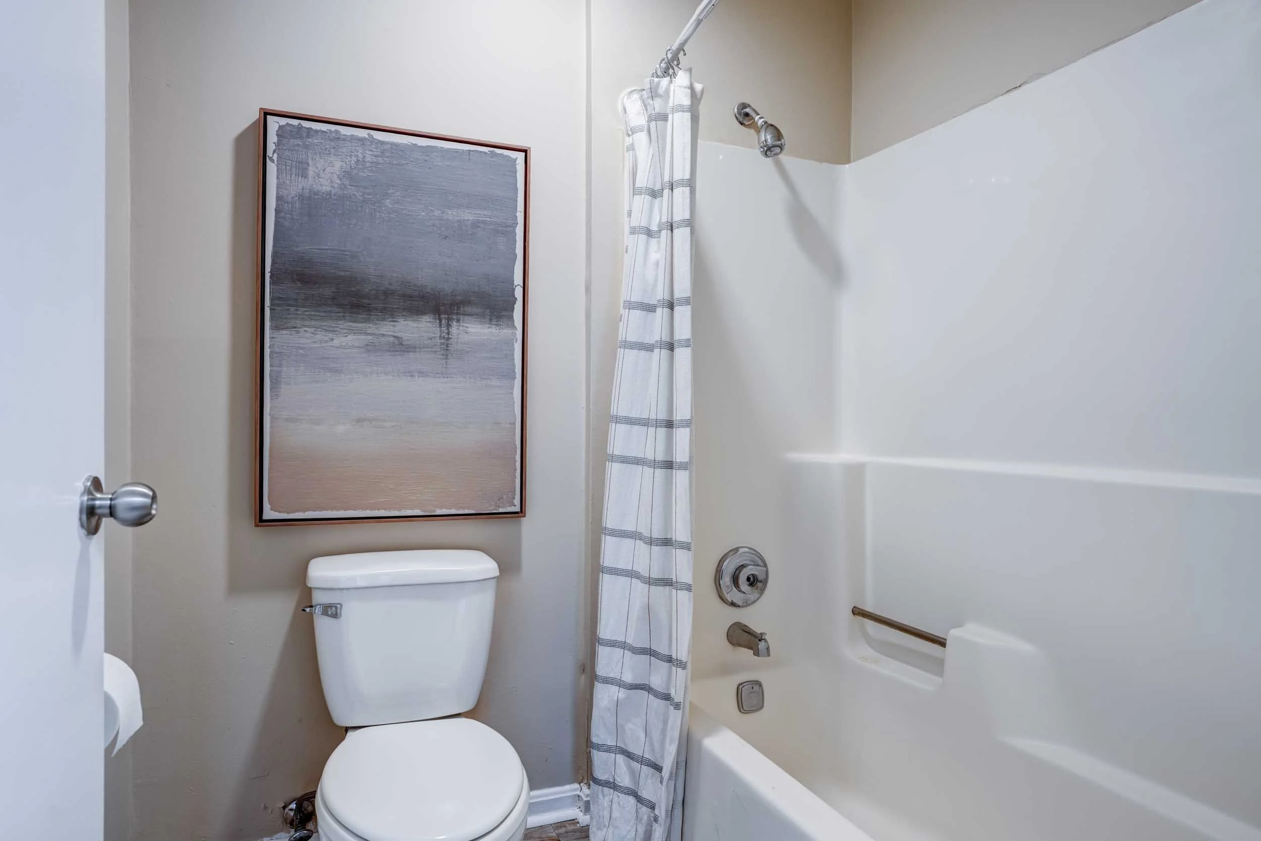 Campus Court Lexington | Student Apartments near UK | Bathroom