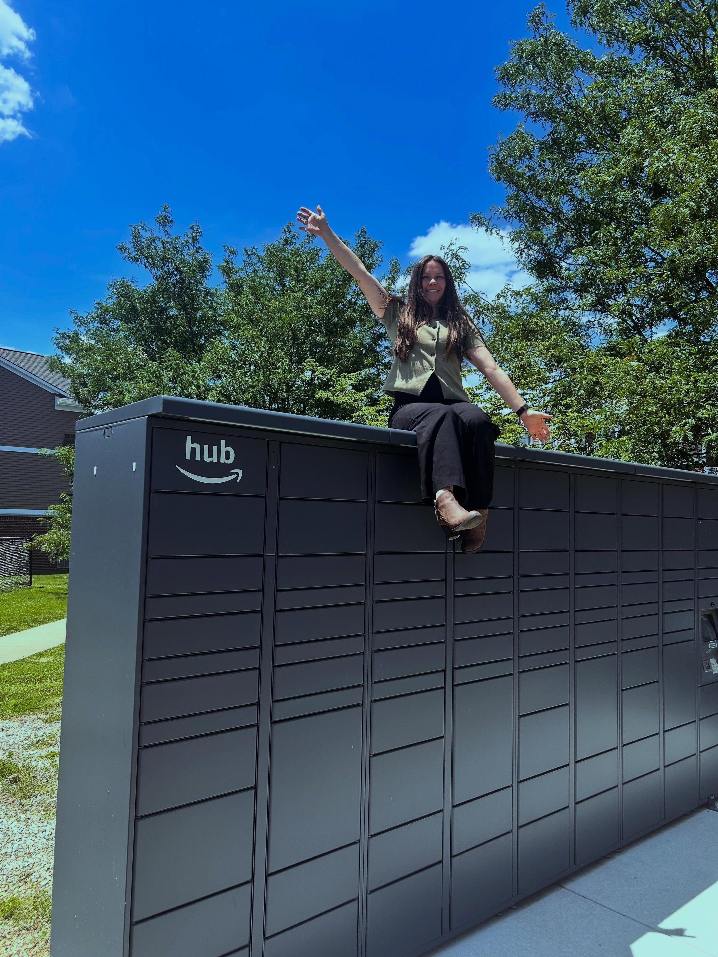 Did you all know that Campus Court has our very own Amazon Hub locker? Making student life even easier, you can get packages delivered here so you can grab them after hours, avoid wrongly delivered packages, and ensure your packages are safe and soun