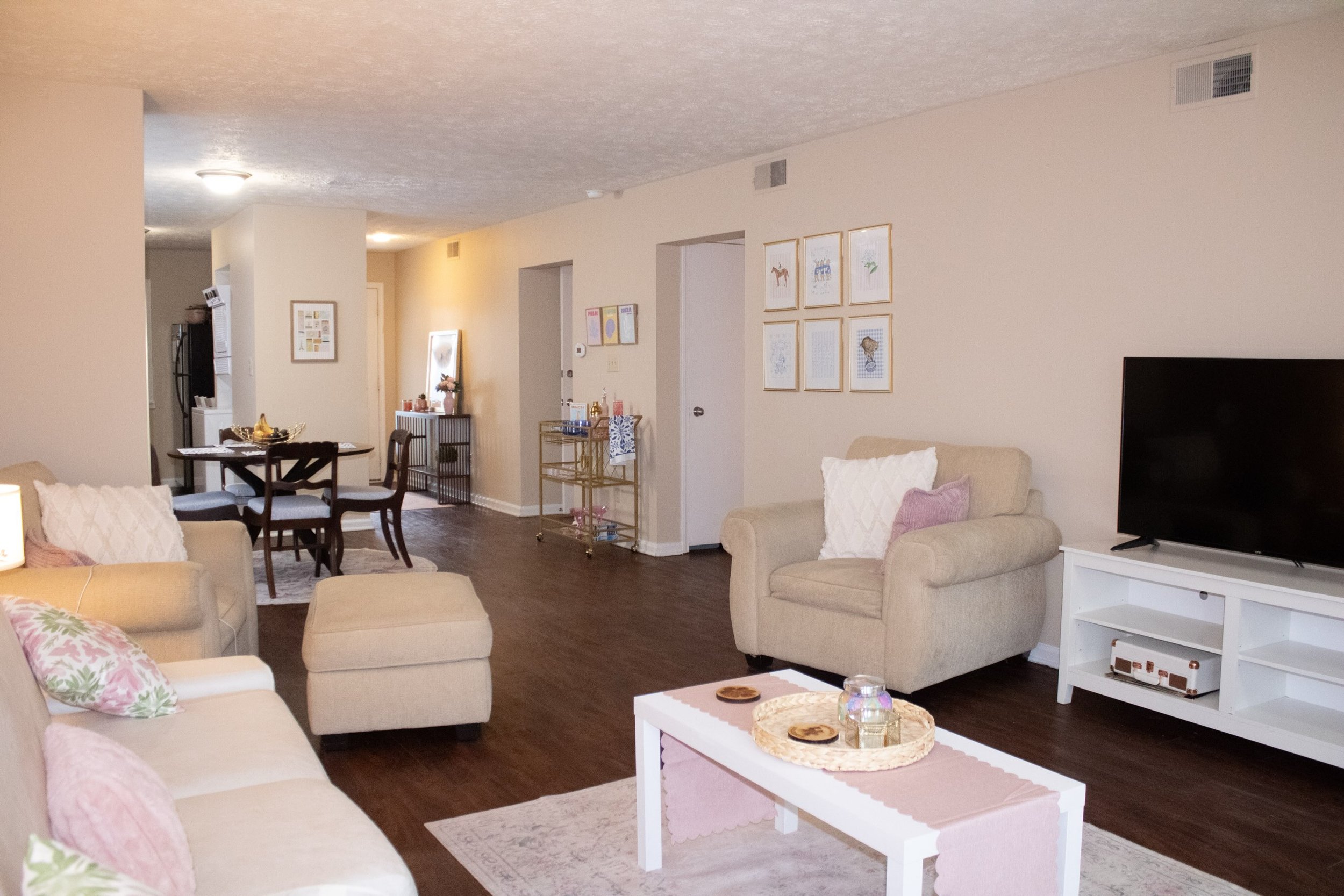 🏡✨Home is what you make it, and our 2x2 Classic is the perfect place to do just that! 

Featuring spacious bedrooms with private bathrooms, a large living room and dining area, plenty of kitchen storage, stainless steel appliances, an in-unit washer