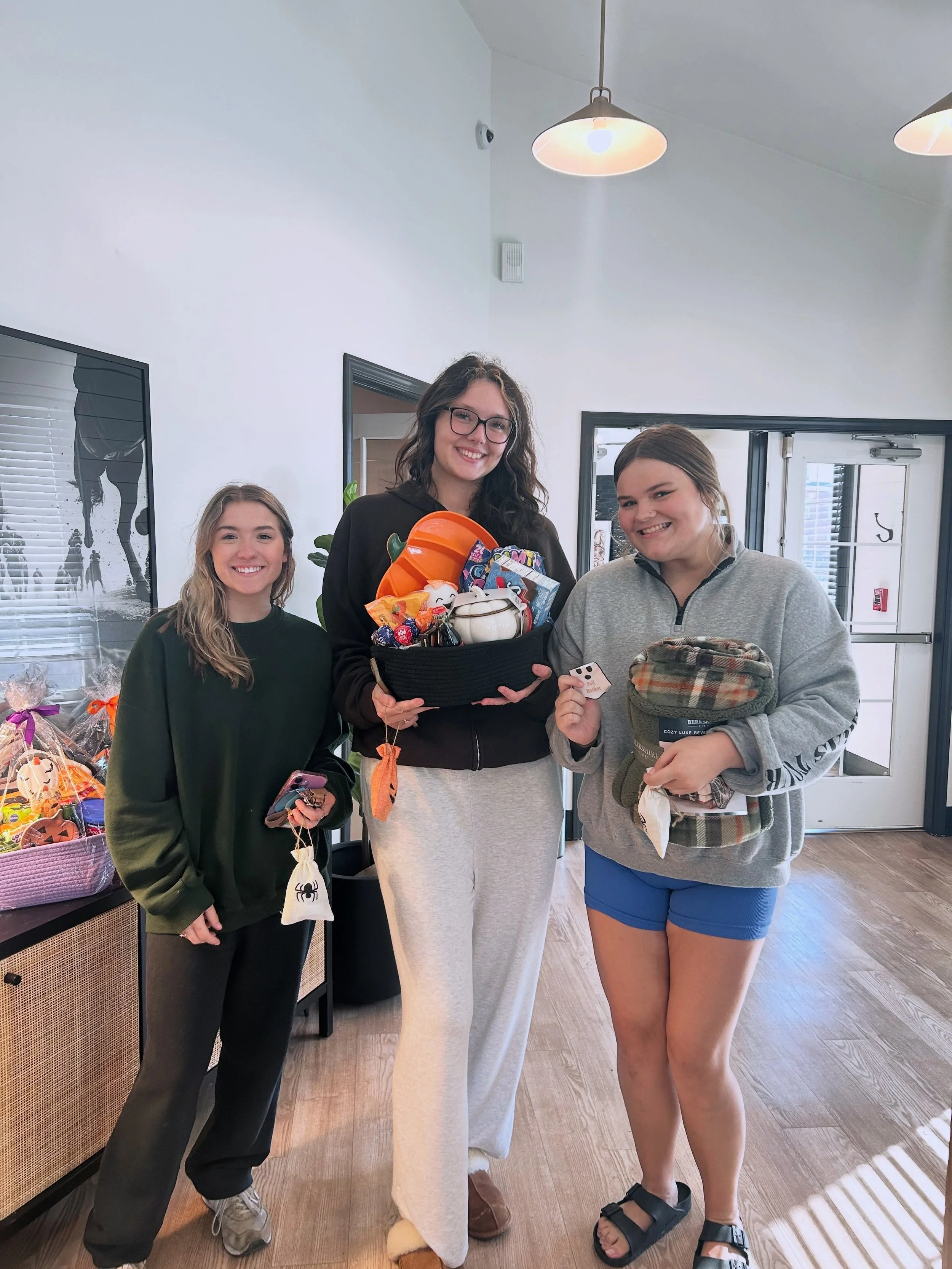 Who ya gonna call? Our residents apparently. 👻📞 

These ghost hunters searched the property high and low all week and found our grand prizes! 🍬🏆 Thanks for making Ghost Hunt Week a spooky success! 🖤🧡 

#spookyseason #campuscourtlexington #stude