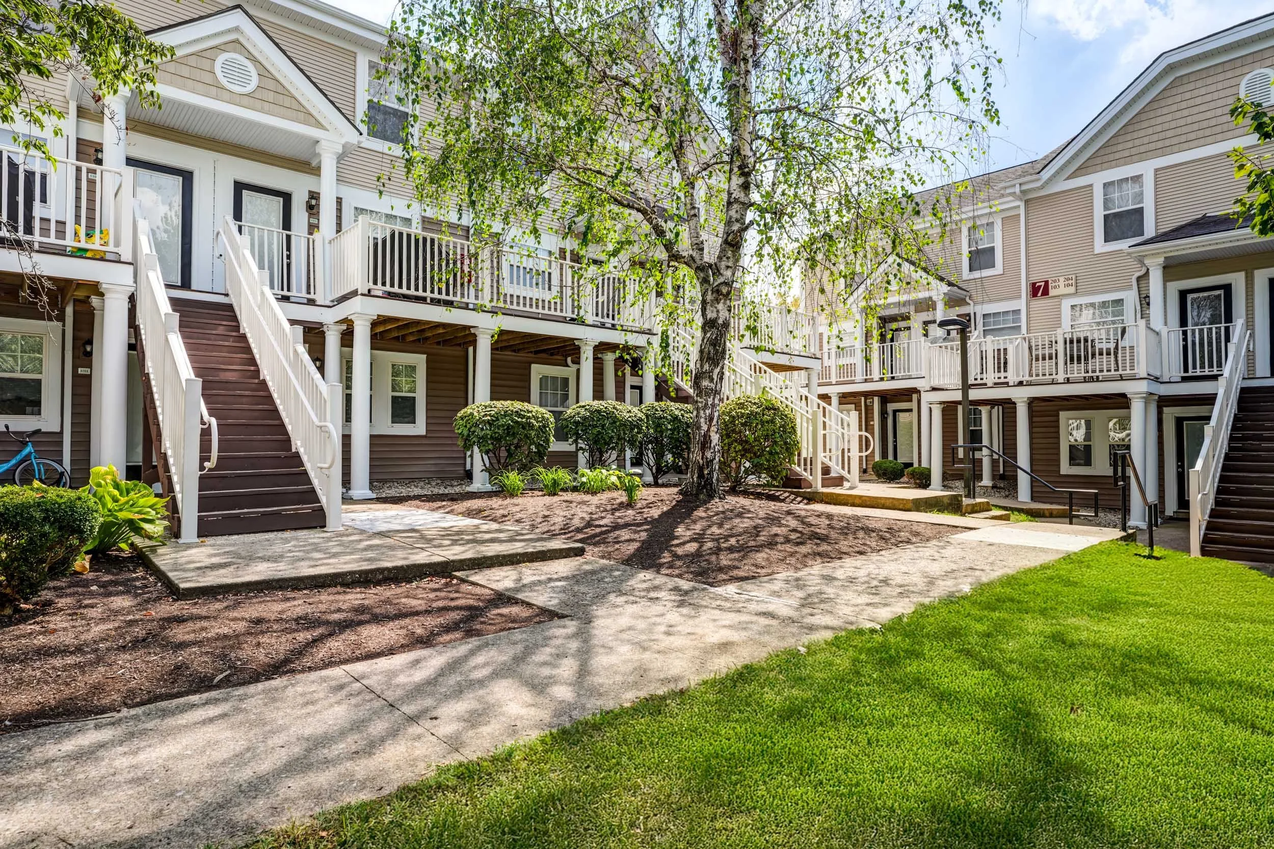 Campus Court Lexington | Student Apartments near UK | Courtyard
