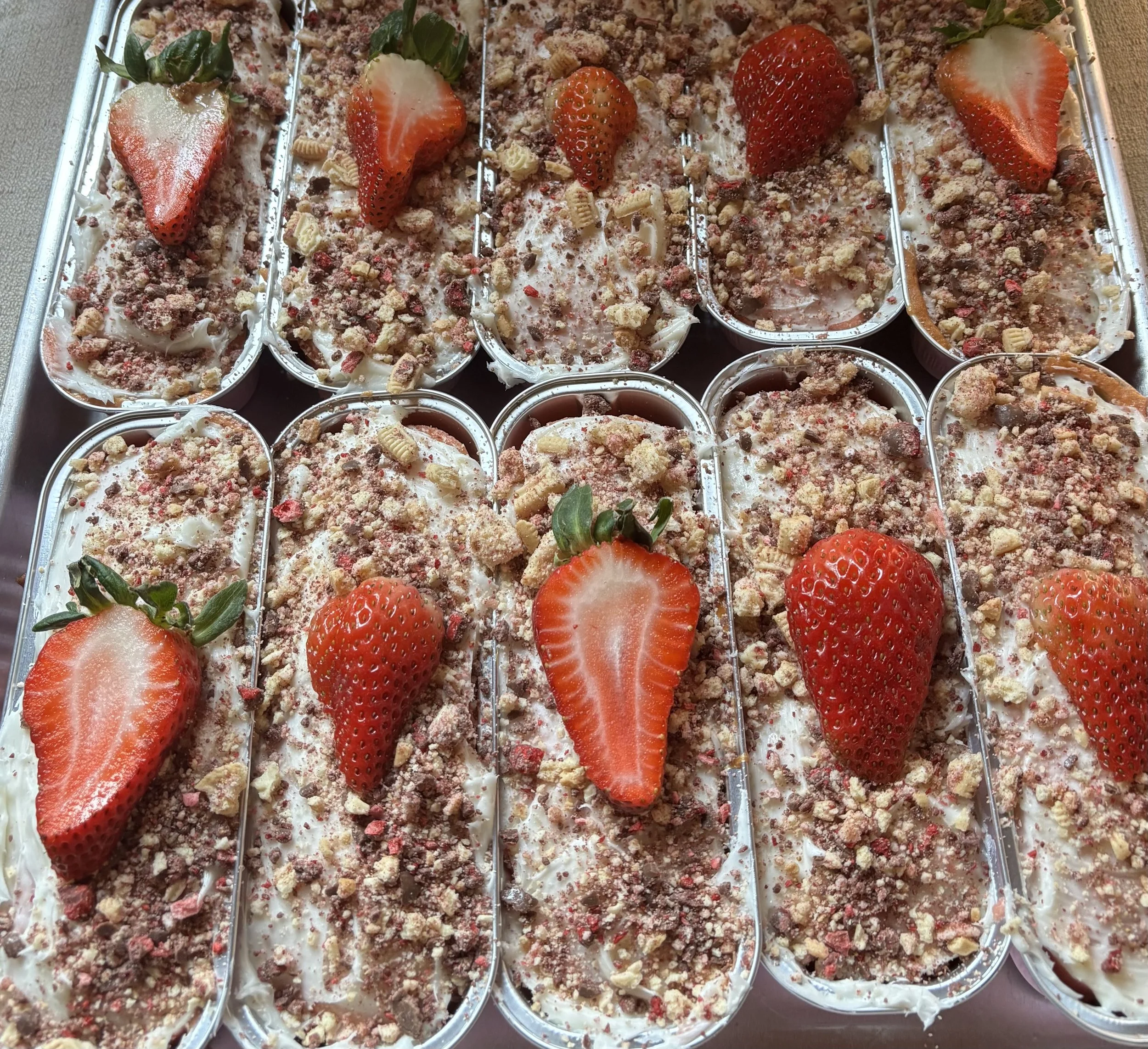 strawberry crunch cake 🍓