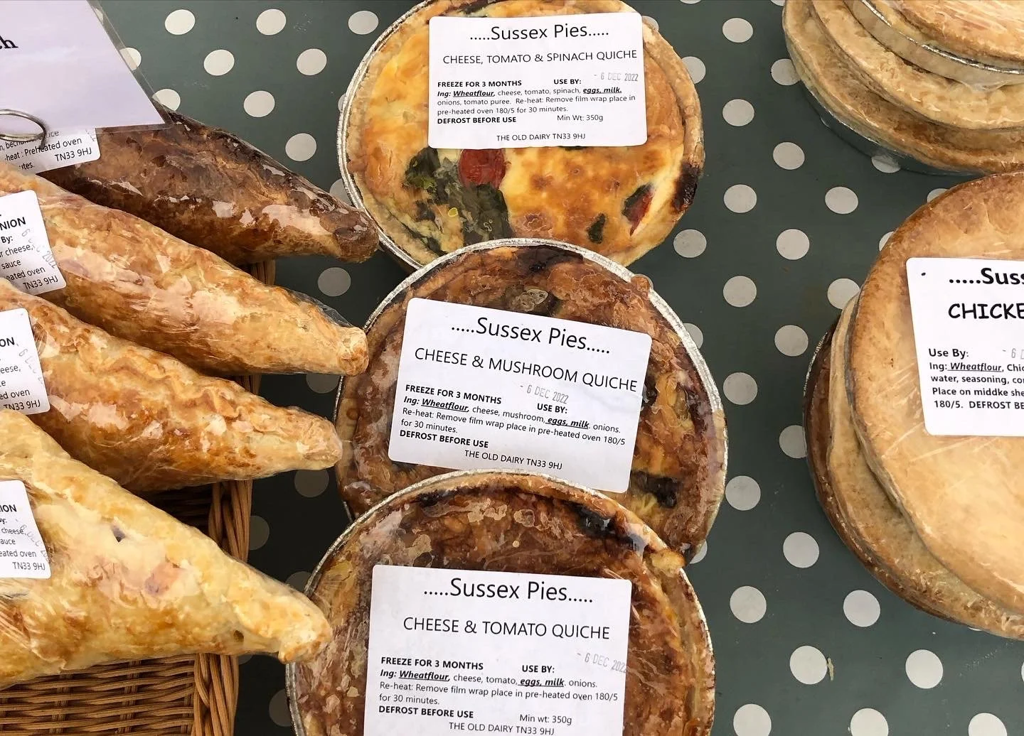 Various meat and vegetarian pies