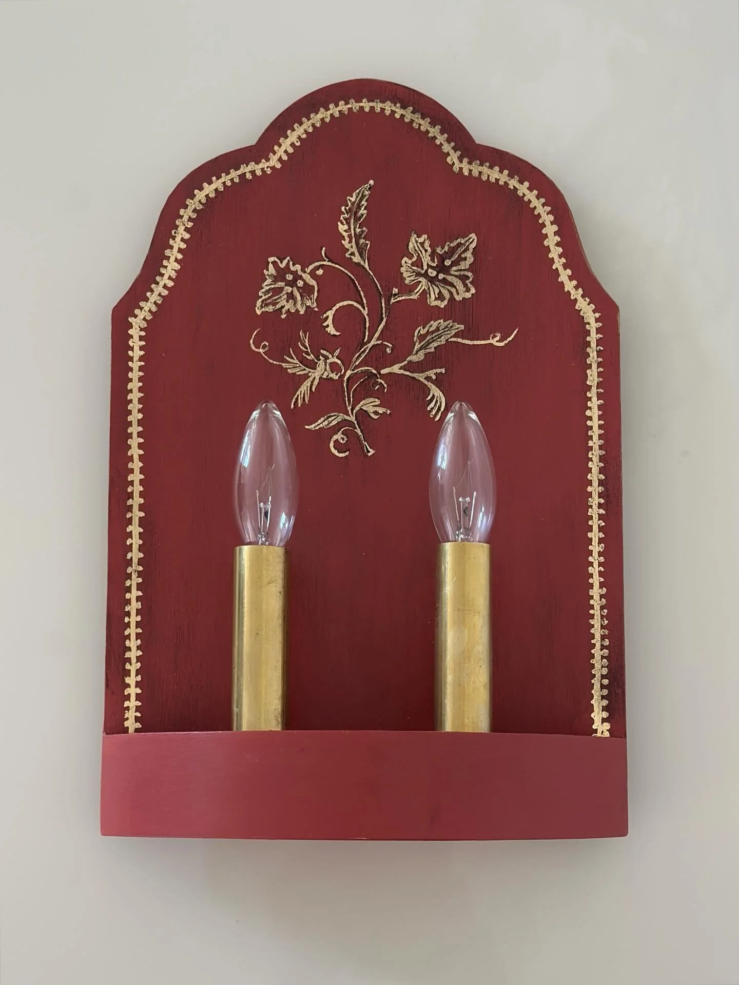 Another look at our new sconce no. 7. 

The motif is inspired by a historical wallpaper fragment (swipe right) but we mixed it up by painting it a traditional t&ocirc;le red with a shaded gilt design.

We would love to make a custom sconce no.7 for y