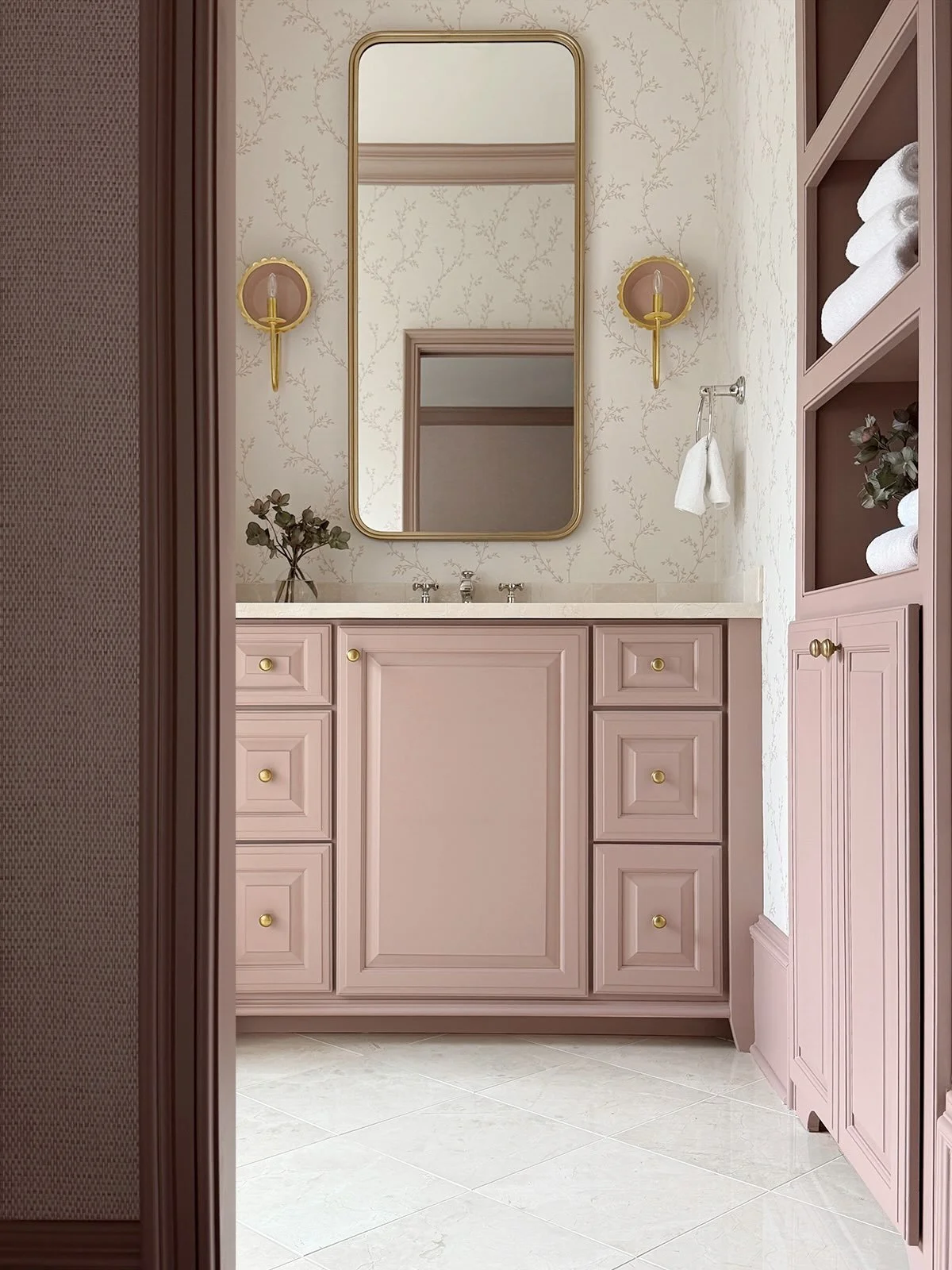 @sallie_middleton_interiors knew exactly what she wanted to do with our sconce no. 1, tailoring it perfectly to compliment the room&rsquo;s cabinetry and wallcovering. Swipe right to see the process from concept to finish.

Thank you for sharing your