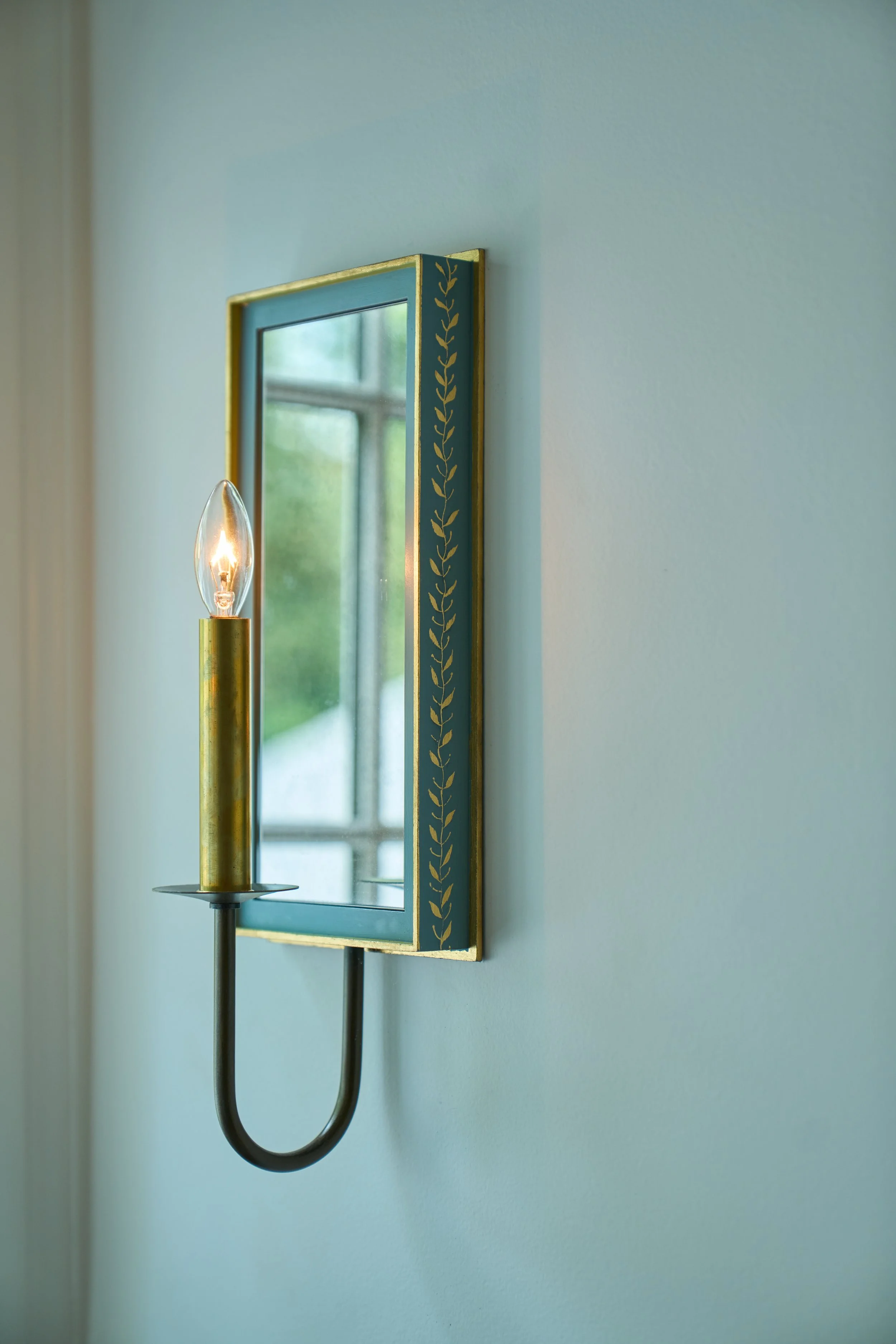Pared_SconceNo3_TheMirror_29.jpeg