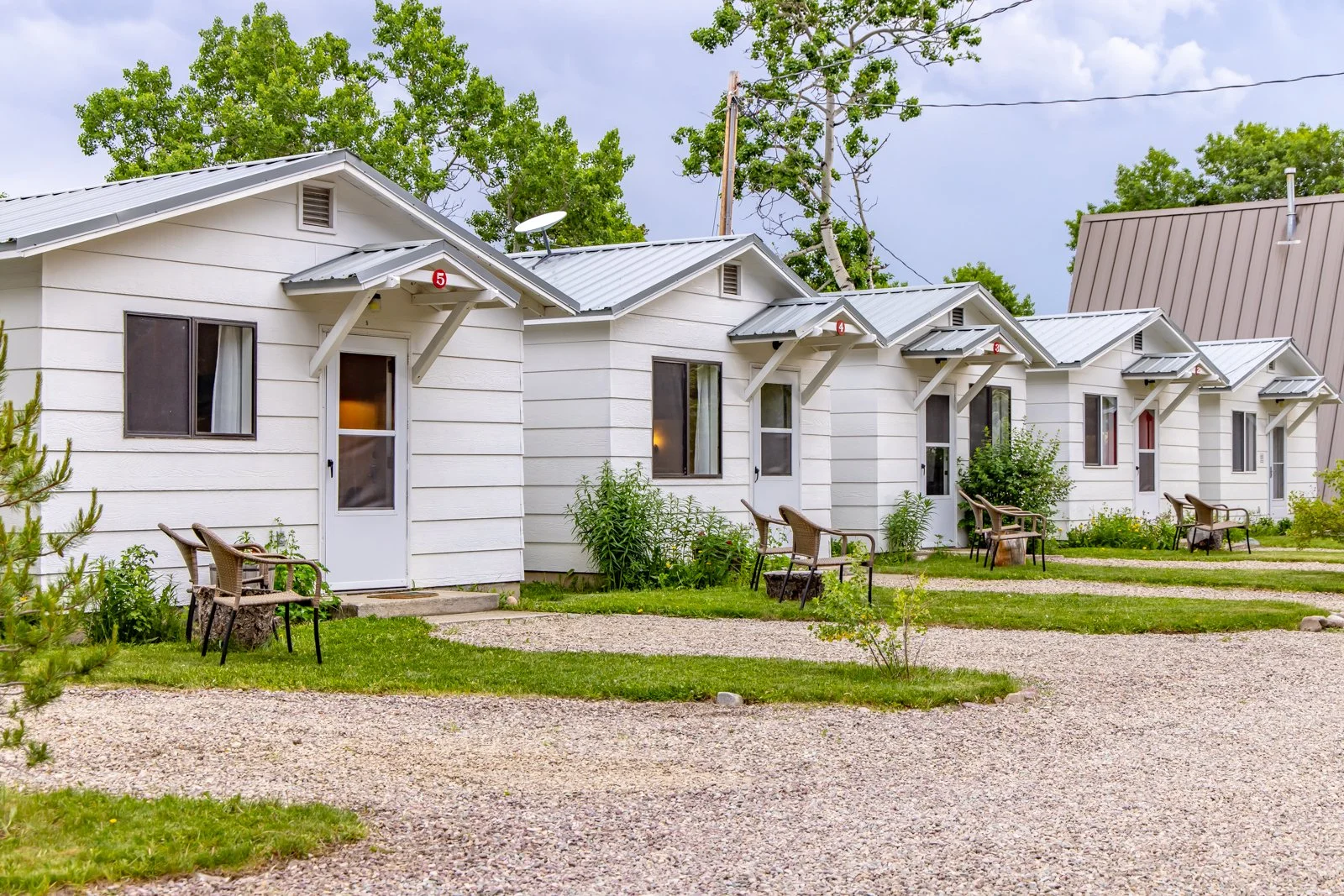 jacobsons-cottages-east-glacier-montana-8.jpg