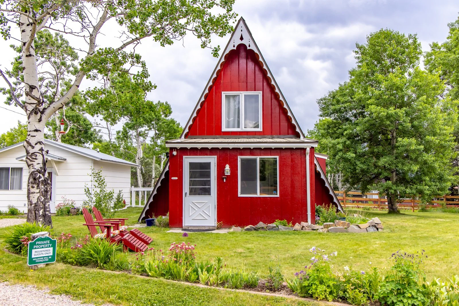 jacobsons-cottages-east-glacier-montana-7.jpg