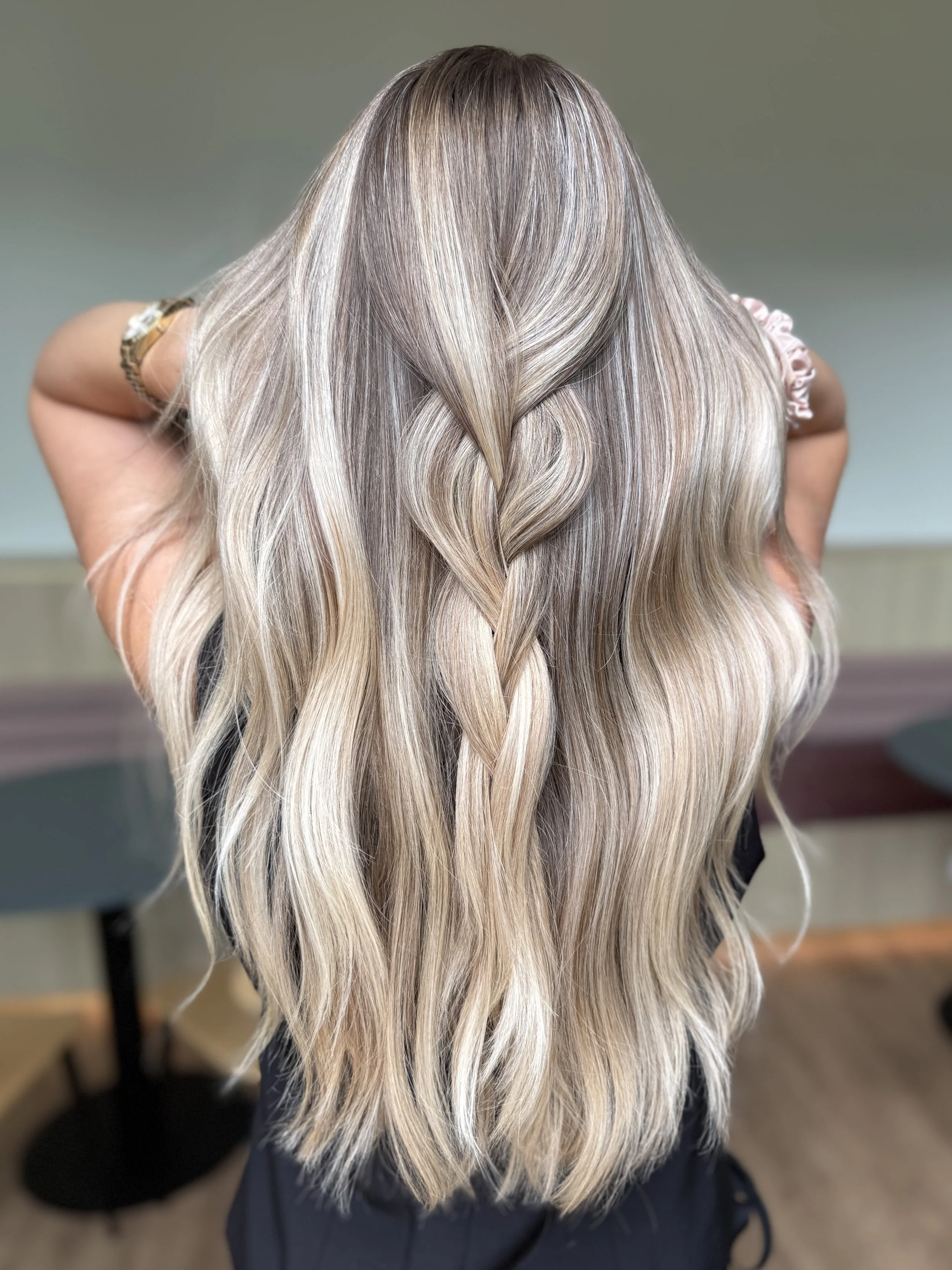 Sabrina Dijkman Hair, Blonde specialist Netherlands, AirTouch blonding Netherlands, Luxury hair salon Netherlands, Hair stylist Zwaag Netherlands, Hair education Netherlands, Bridal hairstylist Netherlands, High end hair color Netherlands