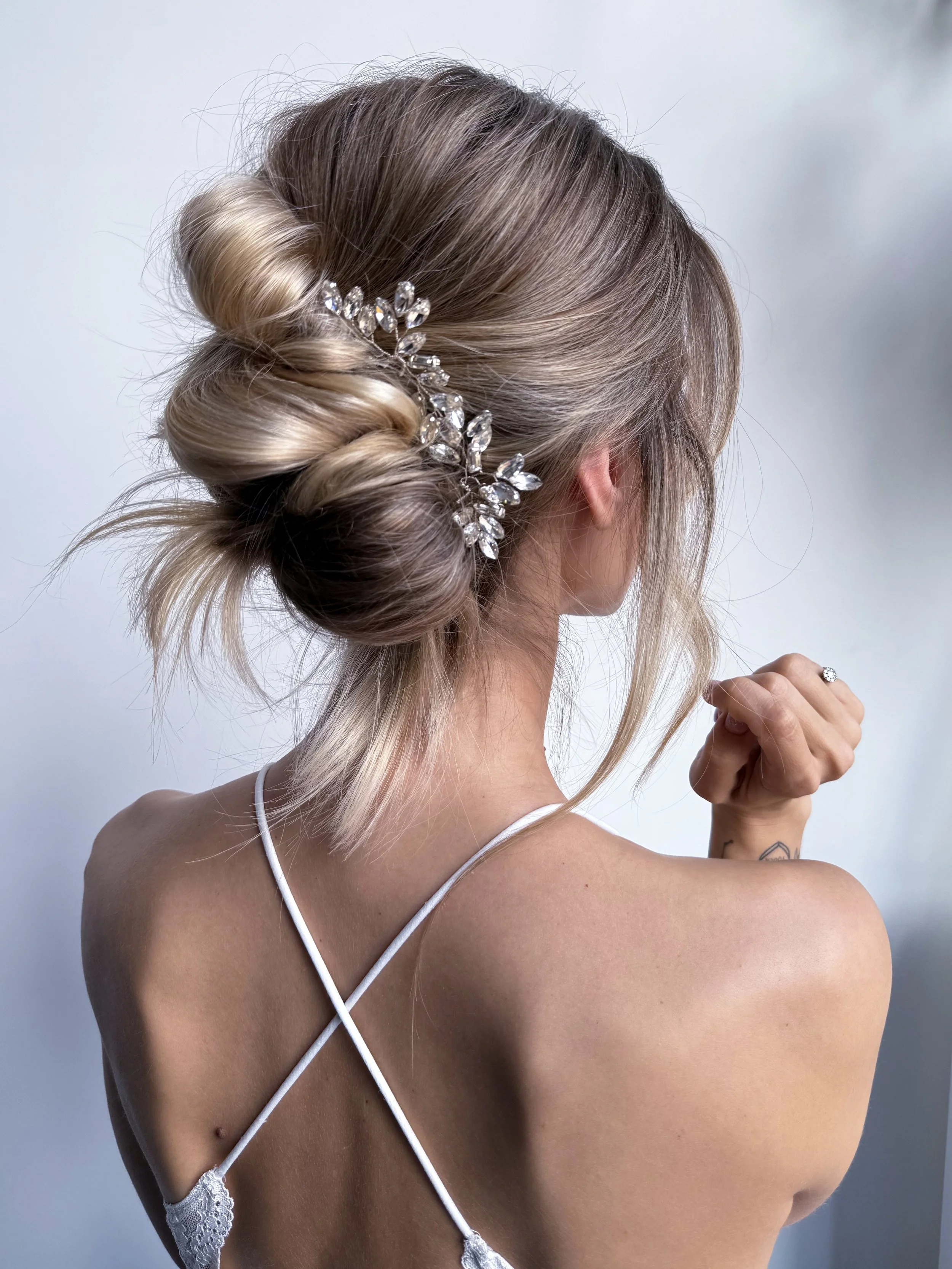 Sabrina Dijkman Hair, Blonde specialist Netherlands, AirTouch blonding Netherlands, Luxury hair salon Netherlands, Hair stylist Zwaag Netherlands, Hair education Netherlands, Bridal hairstylist Netherlands, High end hair color Netherlands