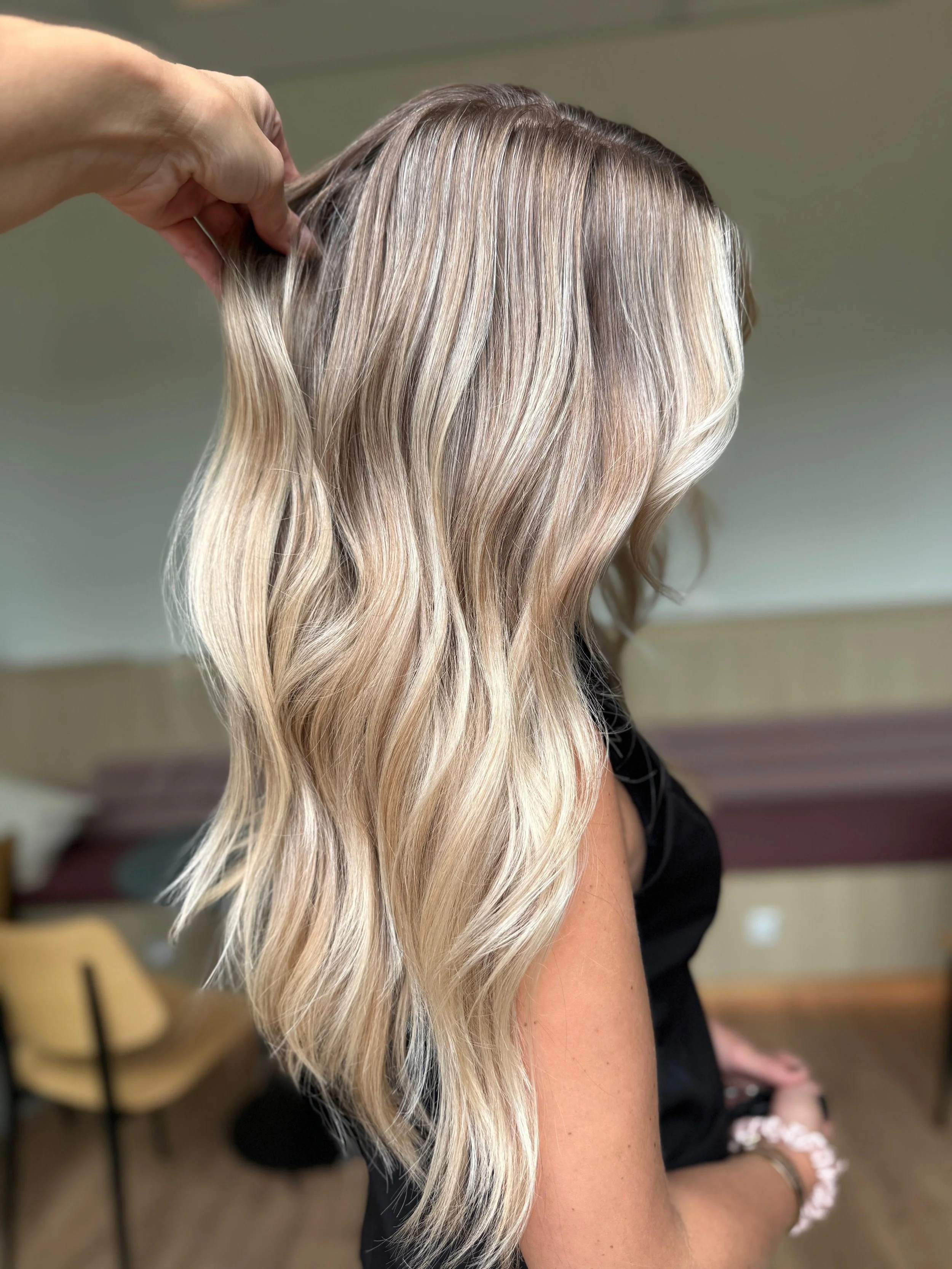 Sabrina Dijkman Hair, Blonde specialist Netherlands, AirTouch blonding Netherlands, Luxury hair salon Netherlands, Hair stylist Zwaag Netherlands, Hair education Netherlands, Bridal hairstylist Netherlands, High end hair color Netherlands