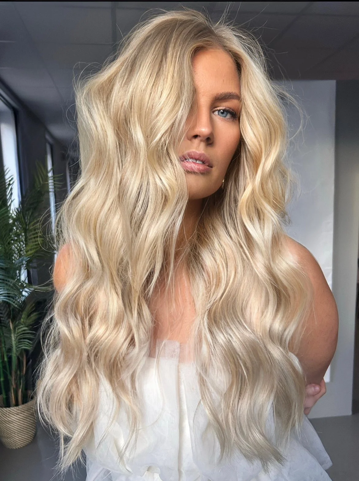 Sabrina Dijkman Hair, Blonde specialist Netherlands, AirTouch blonding Netherlands, Luxury hair salon Netherlands, Hair stylist Zwaag Netherlands, Hair education Netherlands, Bridal hairstylist Netherlands, High end hair color Netherlands