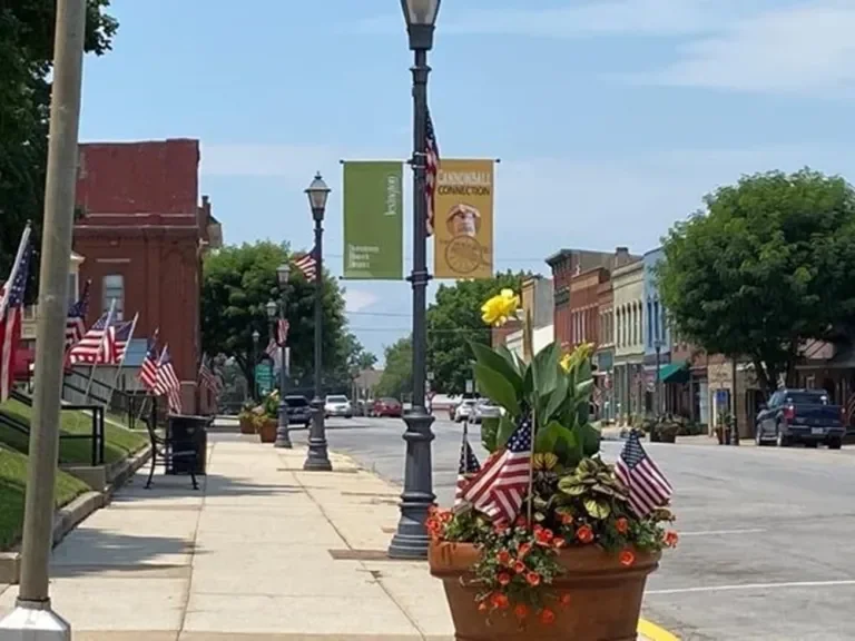 A picture of historic downtown Lexington MO from the Lexington Chamber of Commerce Website.  Picture links to Lexington Chamber website